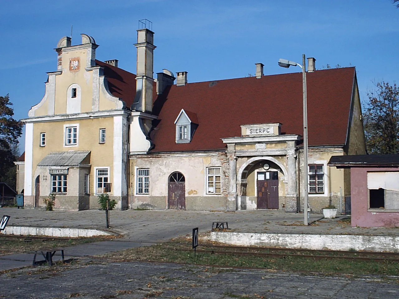 Photo showing: Sierpc (woj. mazowieckie, Polska). Dworzec kolejowy.
