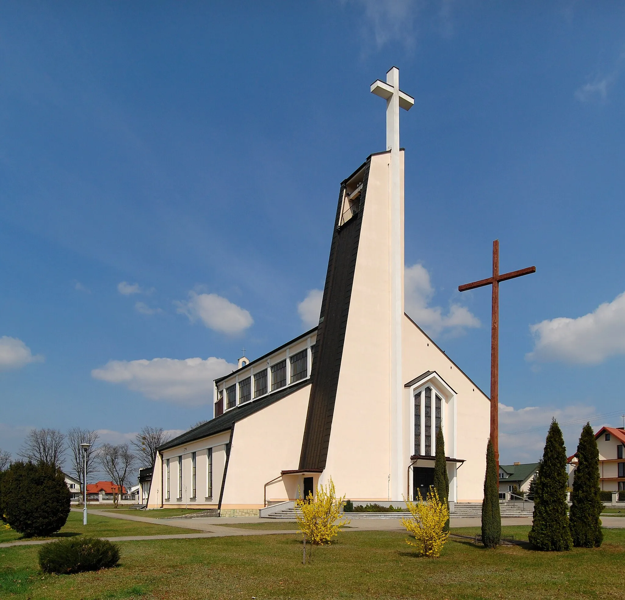 Photo showing: New church in Sobolew, Masovian Voivodeship, Poland.