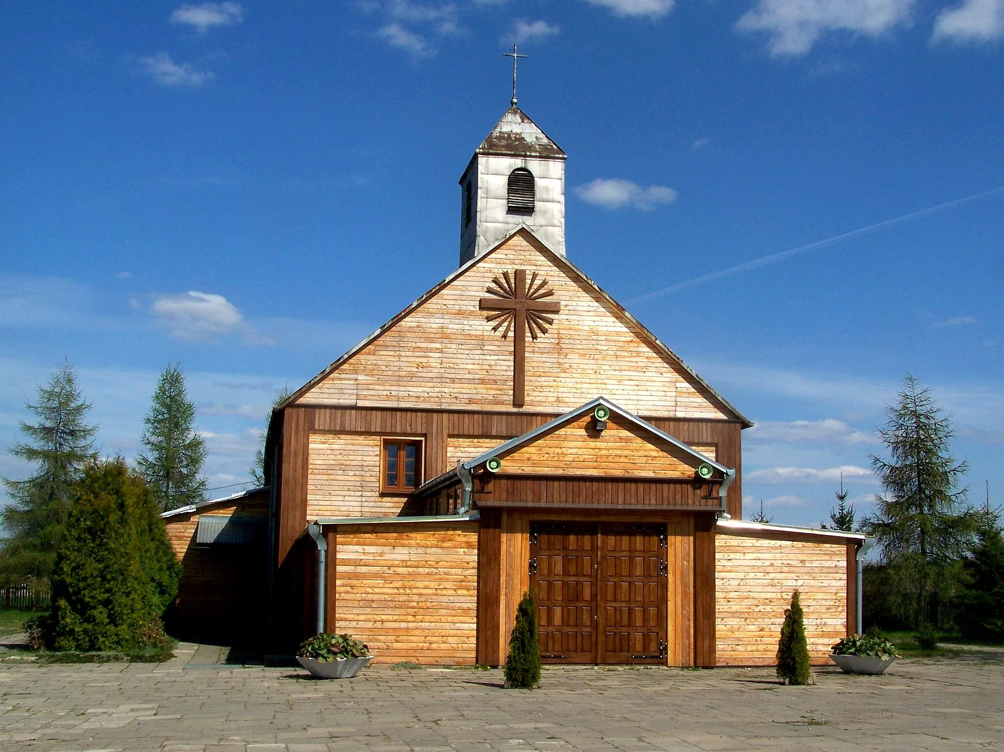 Photo showing: Kościół pw. św. Siostry Faustyny w Sokołowie Podlaskim. Do jego budowy użyto materiałów z rozebranego kościoła pw. św. Rocha, dlatego też często bywa nazywany kaplicą św. Rocha.