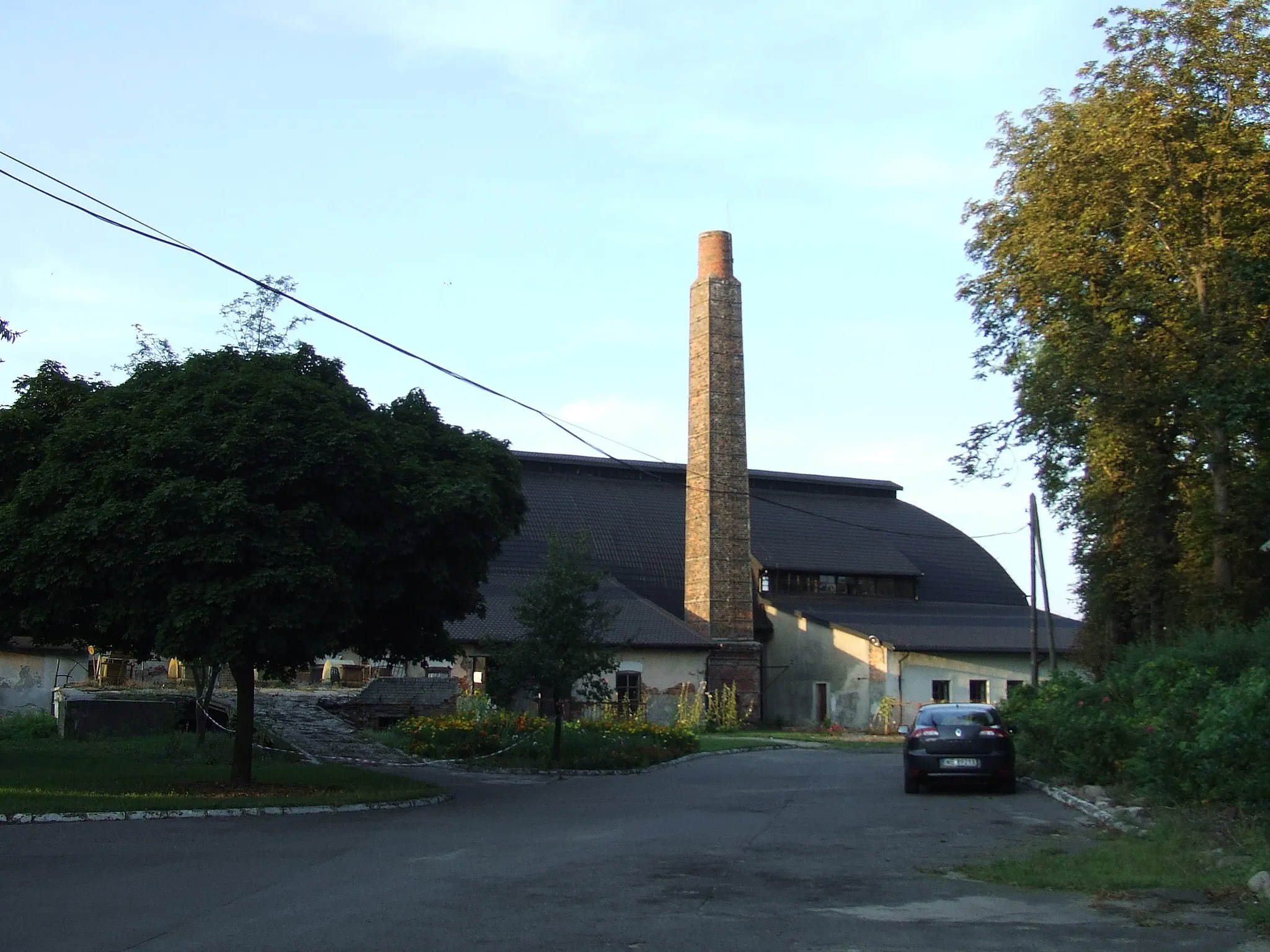 Photo showing: zespół huty szkła „Czechy”, XIX - budynek huty szkła (hala produkcyjna) - budynek administracji - dom zarządcy, drewn. - 10 domów robotniczych nr 15-24
Trąbki (powiat garwoliński)