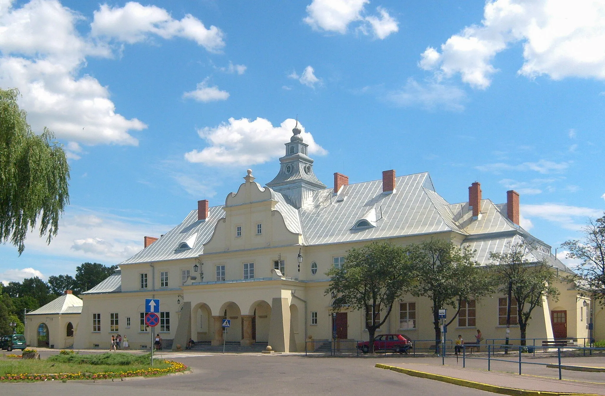 Photo showing: Railway Station in Żyrardów, Poland.