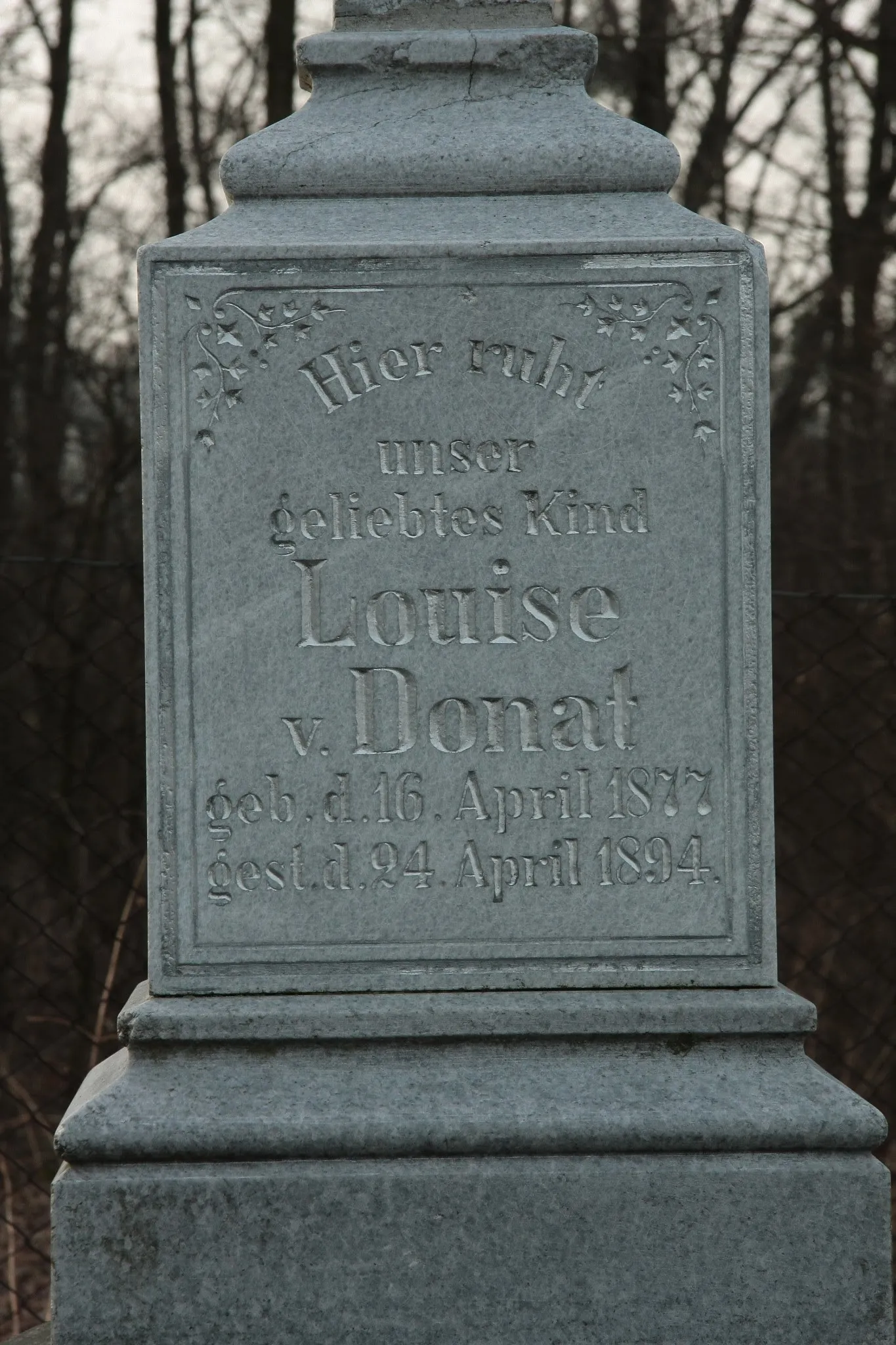 Photo showing: Nagrobek Louise von Donat na cmentarzu w Chmielowicach, płyta epitafijna