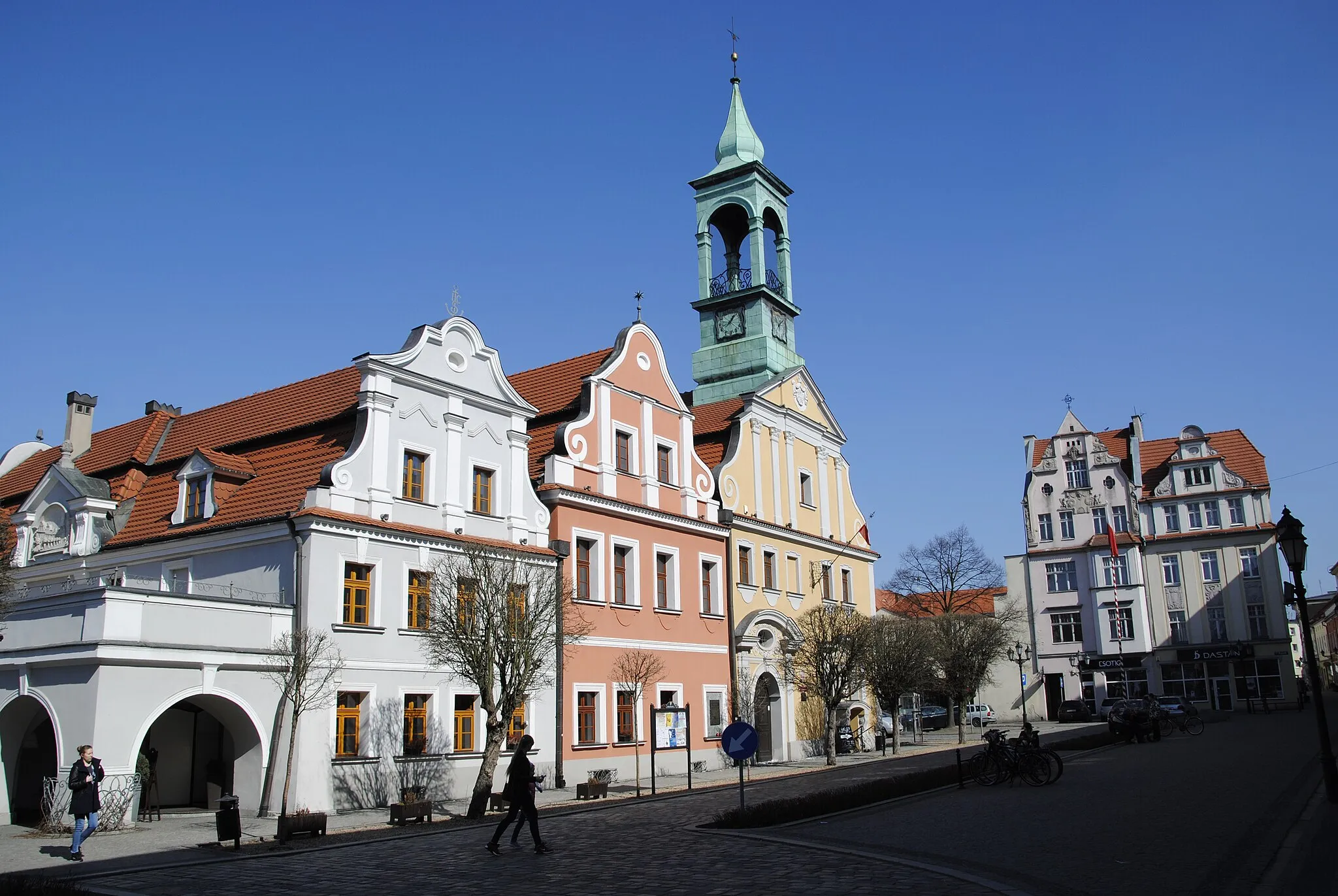 Photo showing: Rathaus mit Krämerhäusern am Ring in Kreuzburg/Oberschlesien