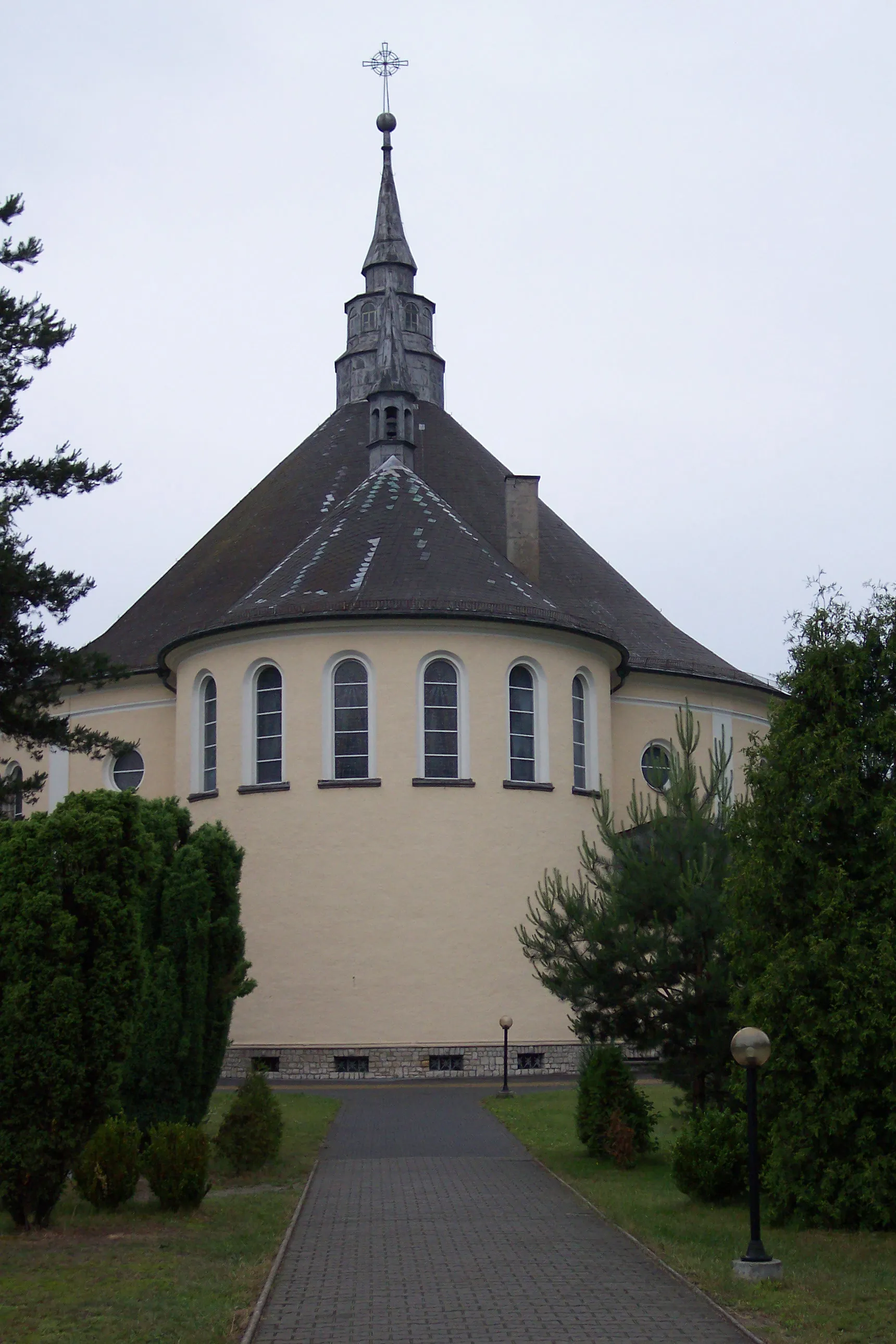 Photo showing: Kolonowskie, ul. Leśna 13 - rzymskokatolicki kościół parafialny pw. Niepokalanego Serca Maryi, 1949-1954