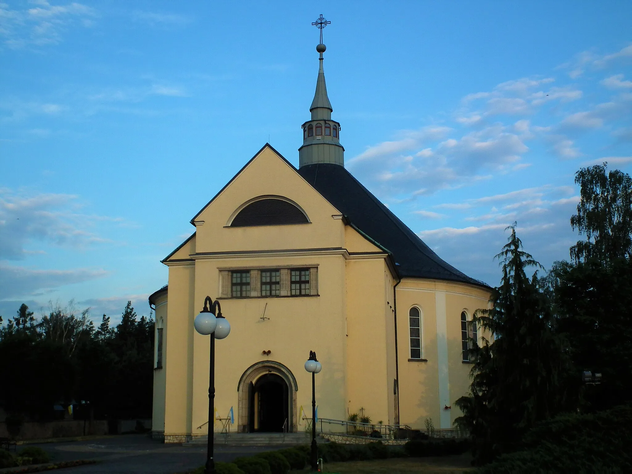 Photo showing: Kościół Niepokalanego Serca Maryi w Kolonowskiem.