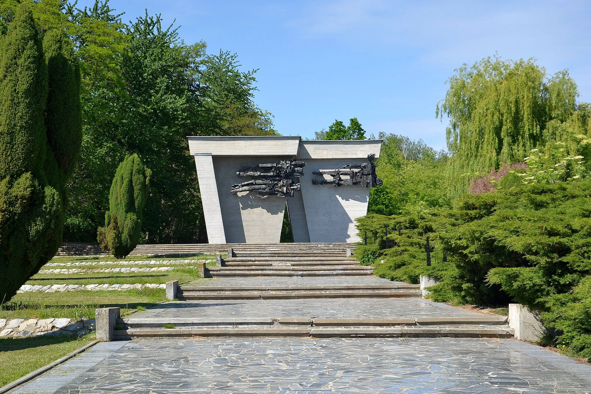 Photo showing: The Monument of Martyrdom of Prisoners-of-War in Camp Lamsdorf, Silesia, Poland