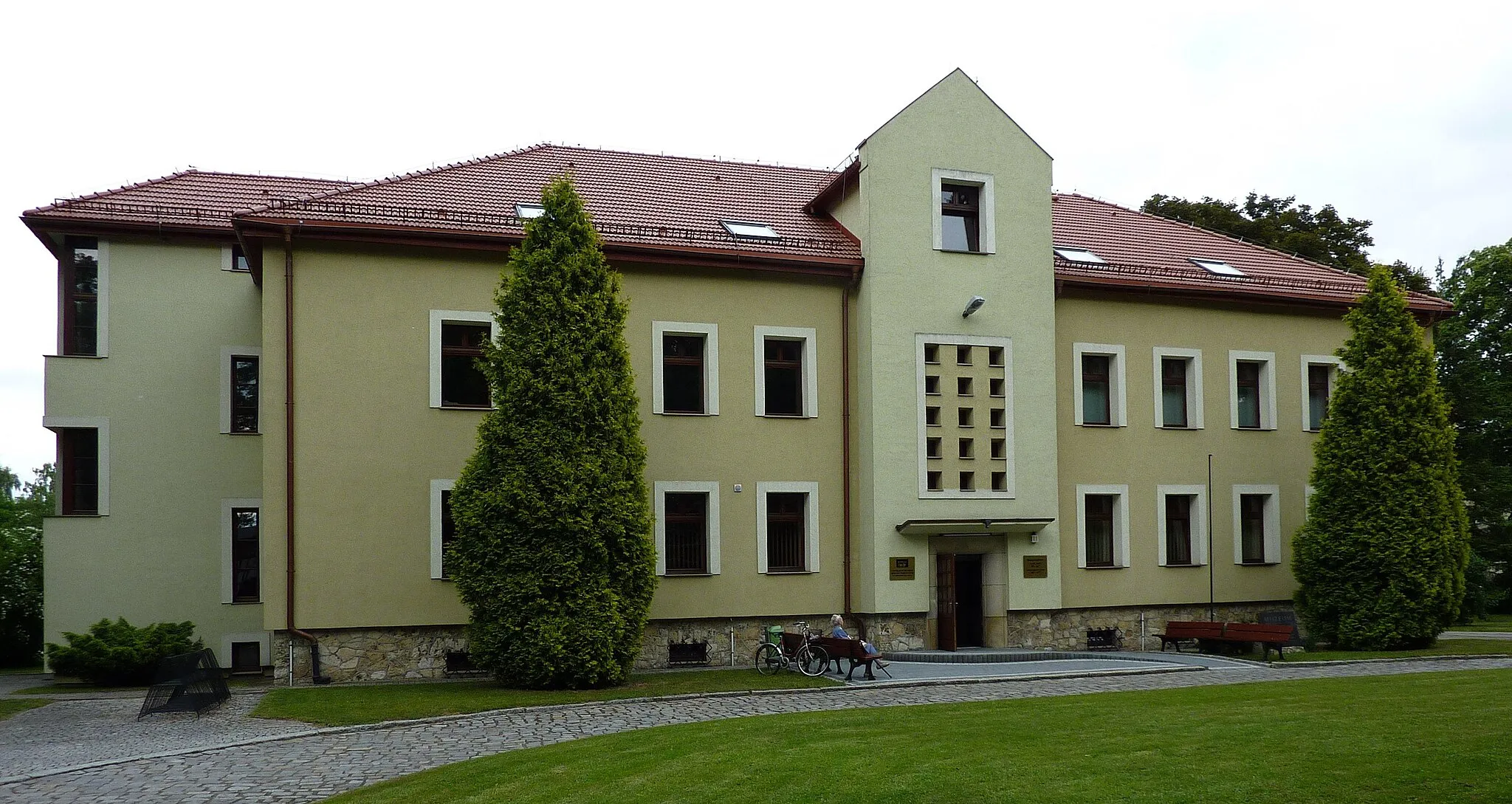 Photo showing: Centralne Muzeum Jeńców Wojennych w Łambinowicach-Opolu - Dział Oświatowo-Wystawienniczy oraz Dział Zbiorów i Konserwacji