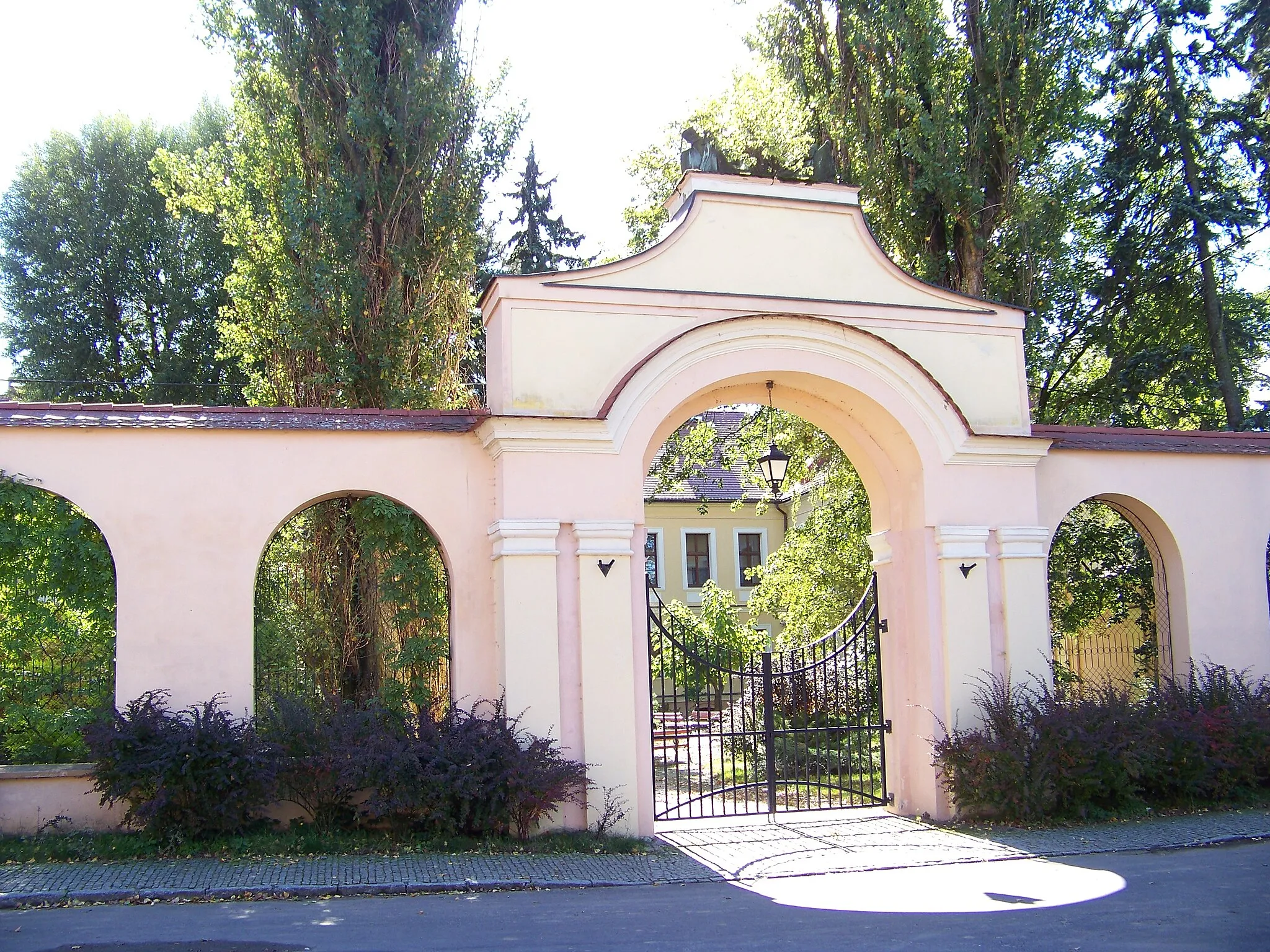 Photo showing: zespół pałacowy
- pałac
- ogrodzenie z bramami Lewin Brzeski, Lewin Brzeski
