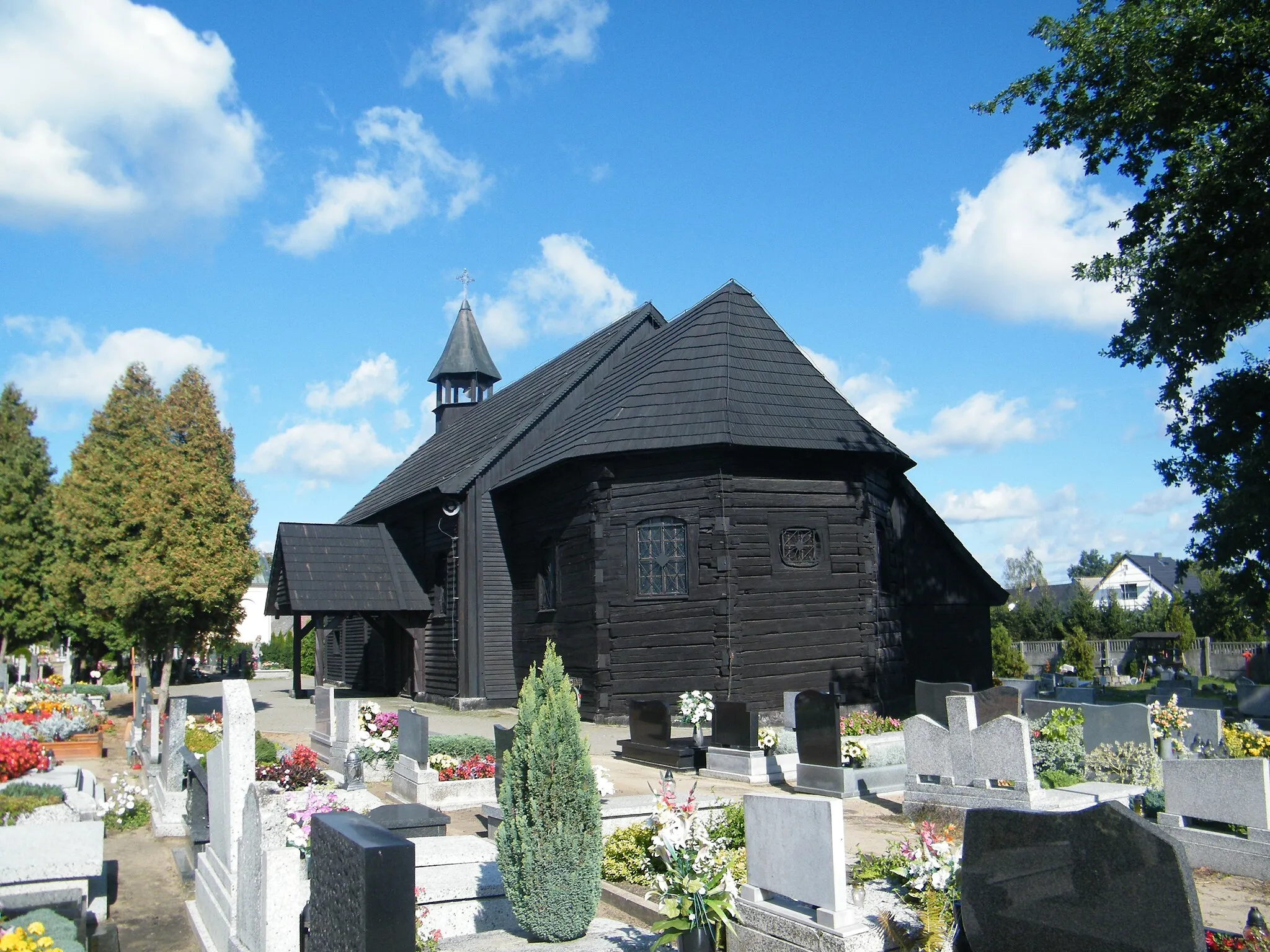 Photo showing: kościół cmentarny p.w. Matki Boskiej i św. Andrzeja
Popielów, ul. Dworcowa, Popielów