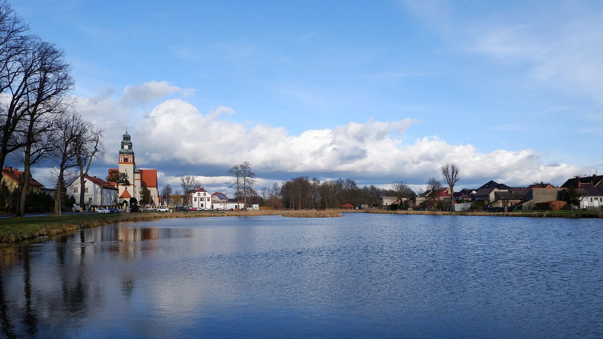 Photo showing: Pond in the centre of Zębowice/Zembowitz, Opole Voivodeship, Poland