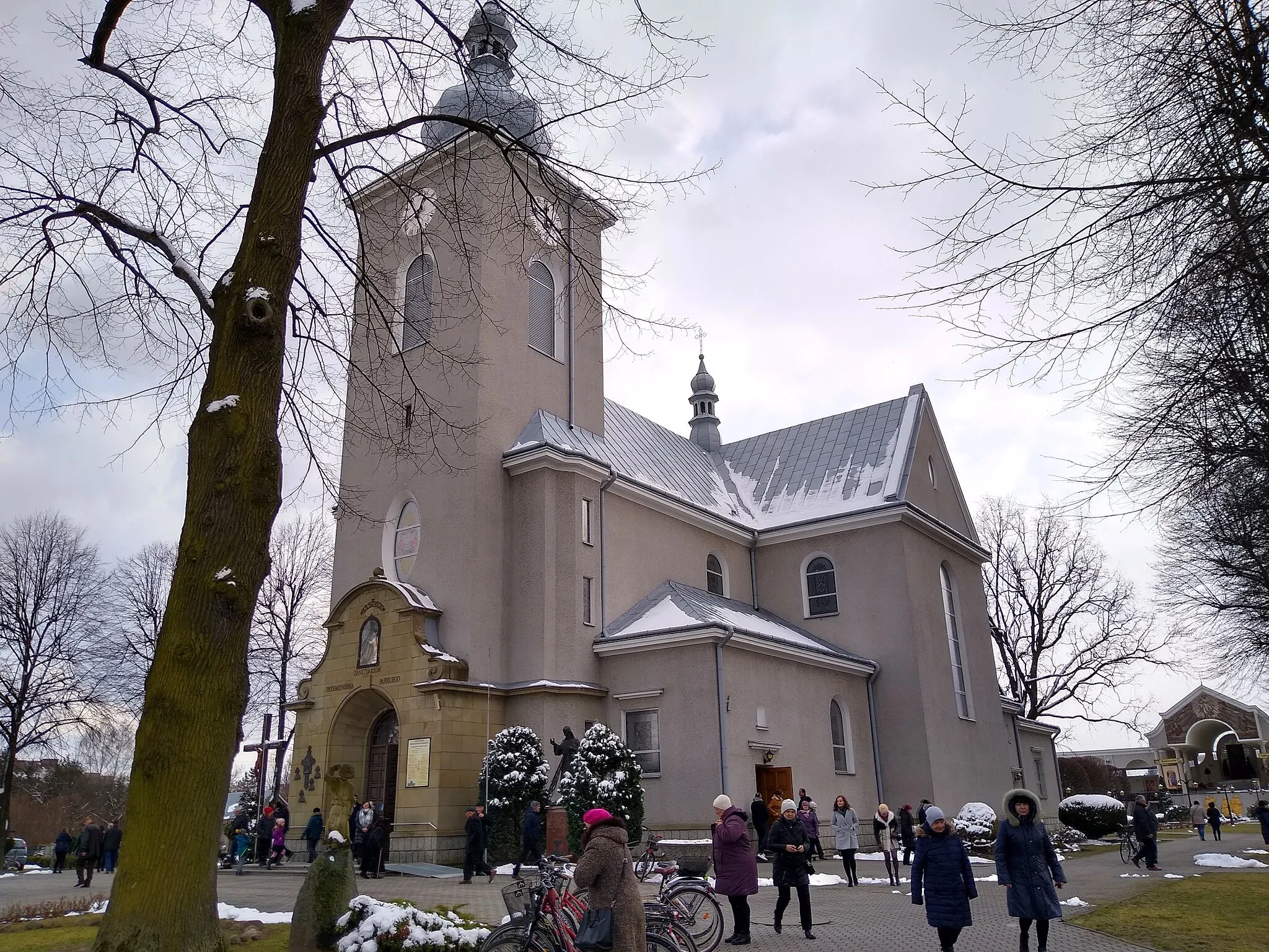 Photo showing: Kościół Przemienienia Pańskiego w Cmolasie (nowy)