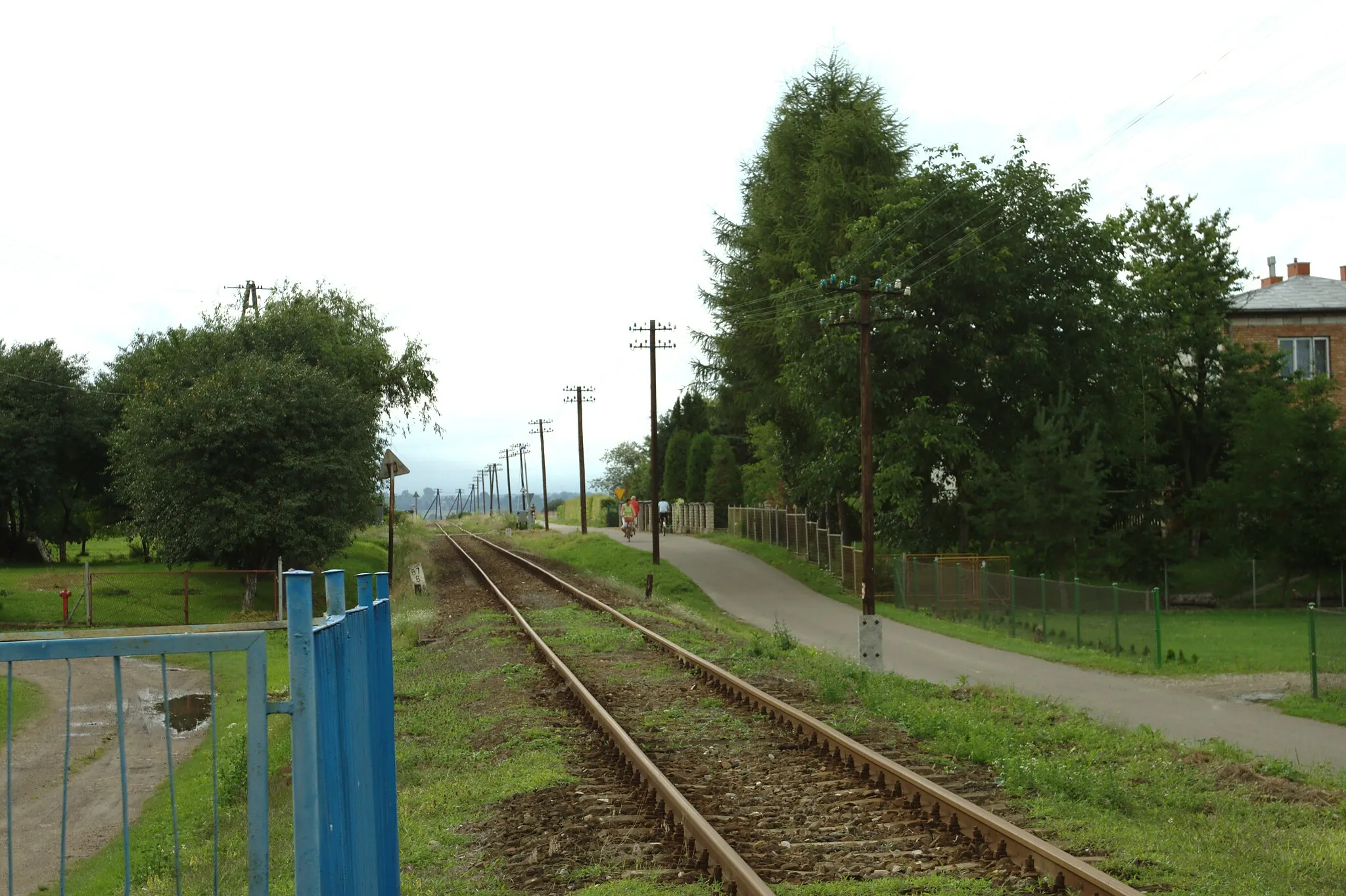 Photo showing: Train track no. 108 in Besko, facing Krosno. Podkarpackie voivodeship, Poland