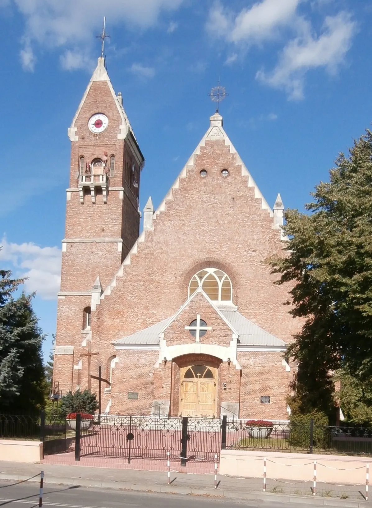 Photo showing: Grębów - kościół parafialny p.w. św. Wojciecha:
- cmentarz kościelny
- ogrodzenie z bramą
Zabytek A-530 z 18.04.1991