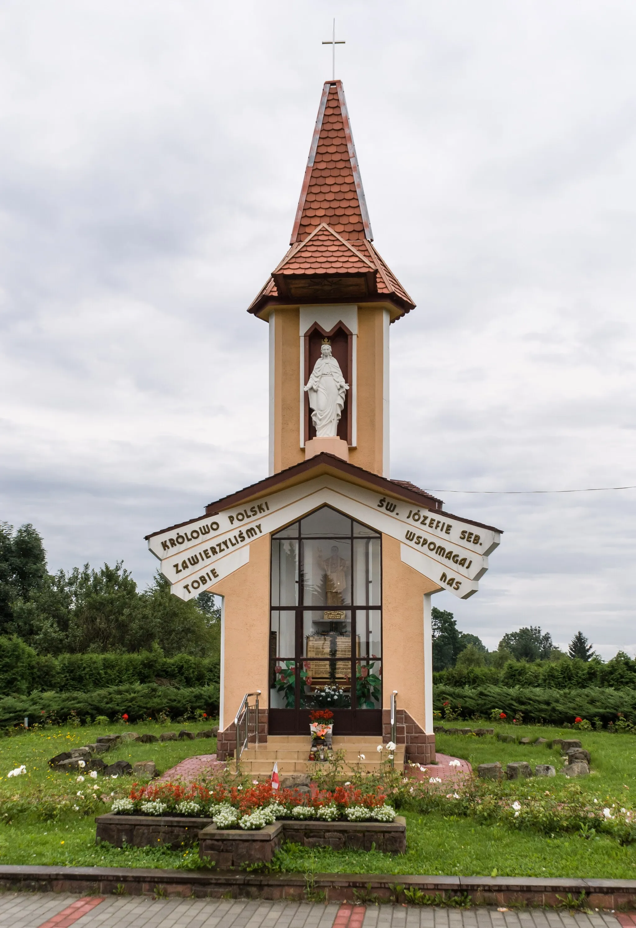 Photo showing: Józef Sebastian Pelczar wayside shrine in Korczyna, Poland.