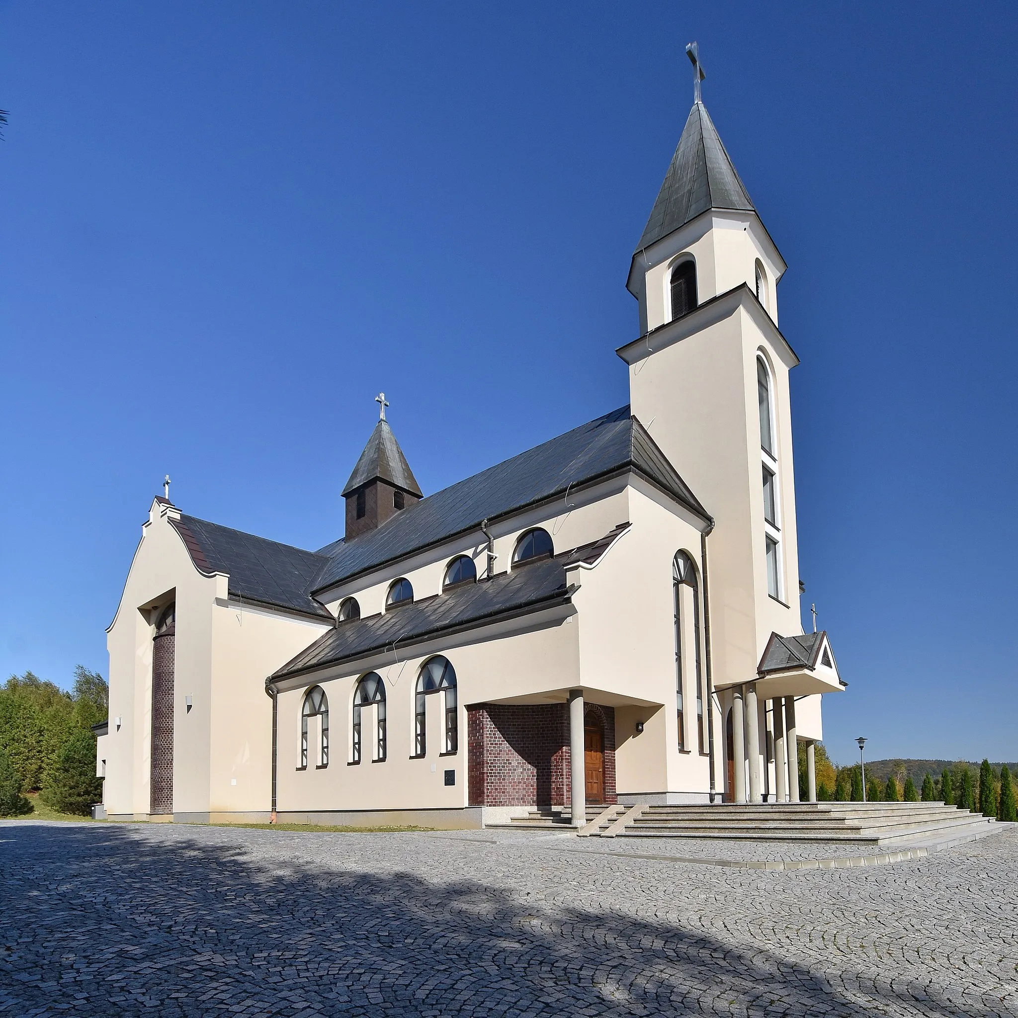 Photo showing: Kramarzówka, kościół parafialny