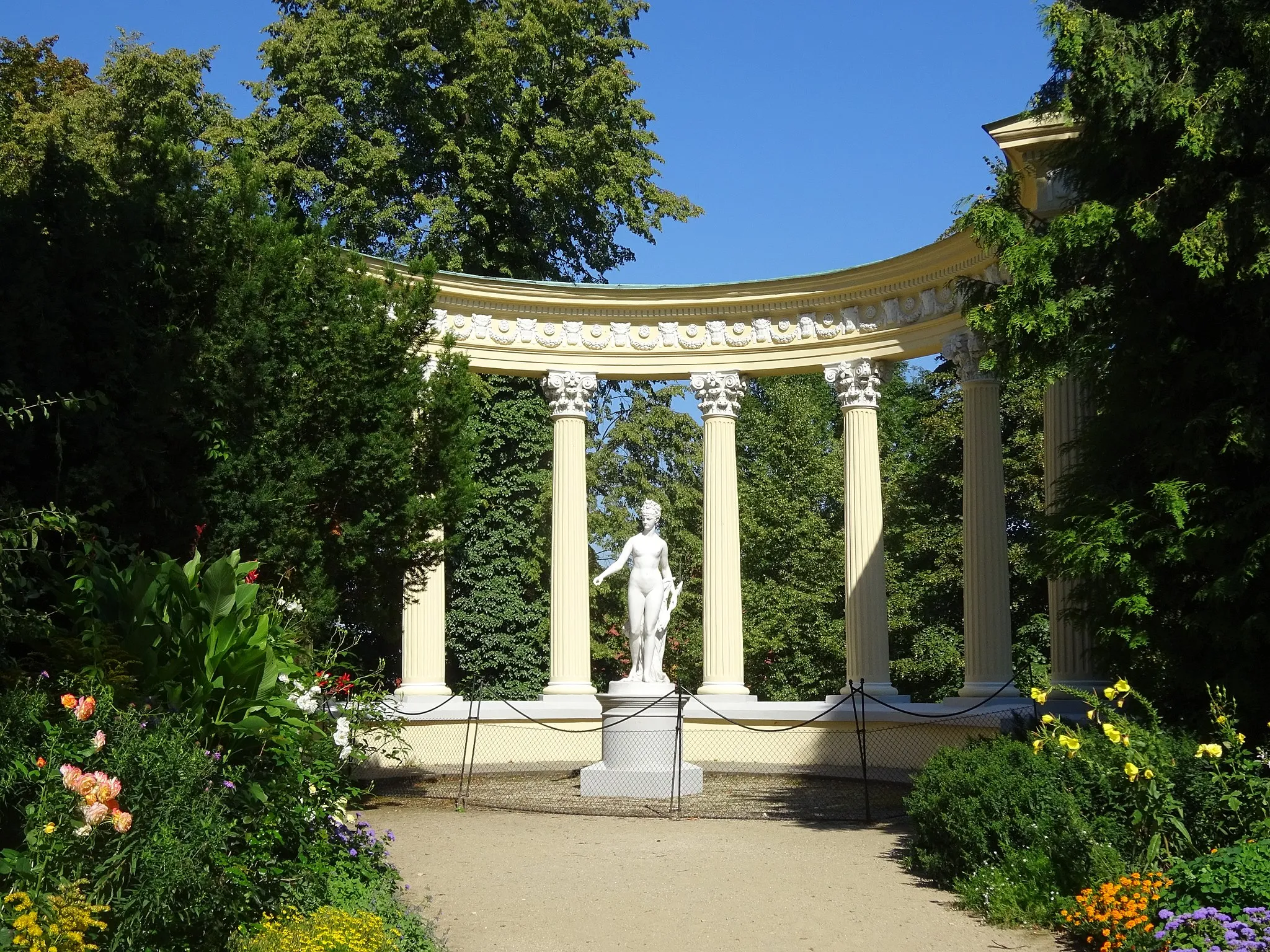 Photo showing: Glorieta w Parku Zamkowym w Łańcucie.