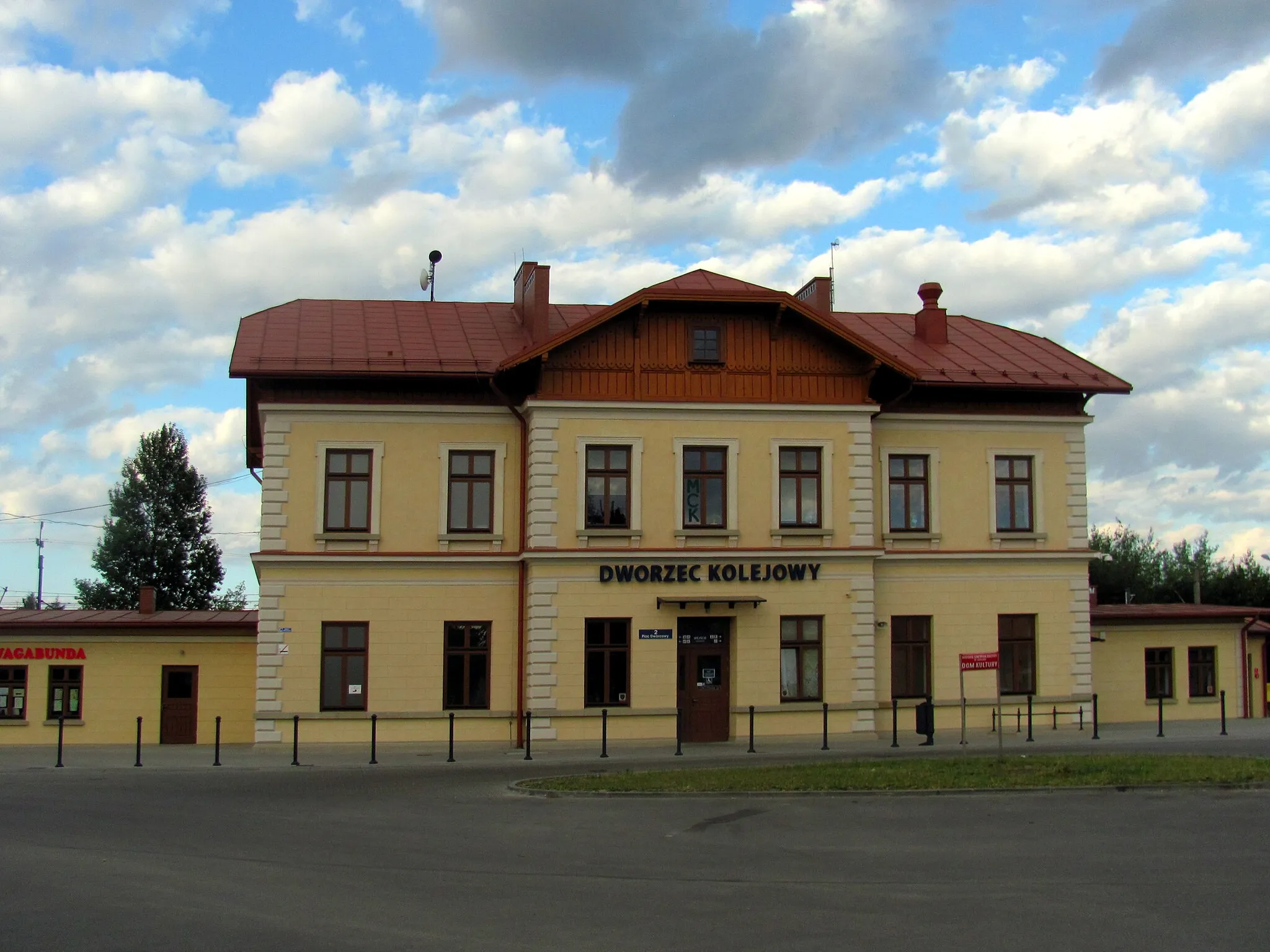 Photo showing: Budova nádraží ve městě Leźajsk, Polsko