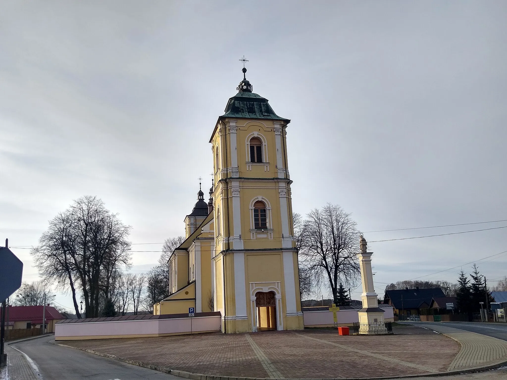 Photo showing: Kościół św. Bartłomieja Apostoła w Majdanie Królewskim (church building in Majdan Królewski, Poland)