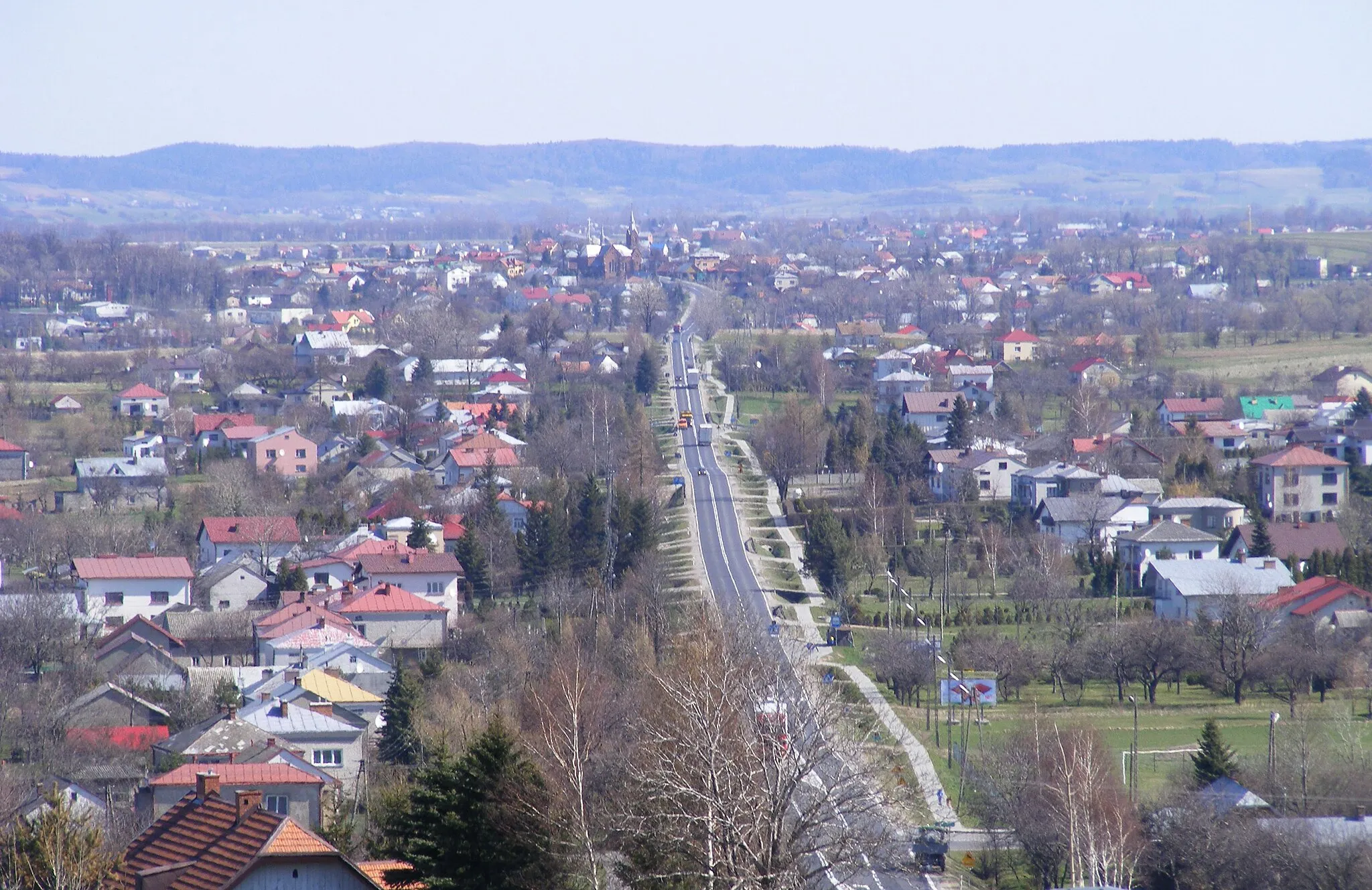 Photo showing: Rogi, widok z góry. Przez wieś przebiega droga krajowa nr 9.