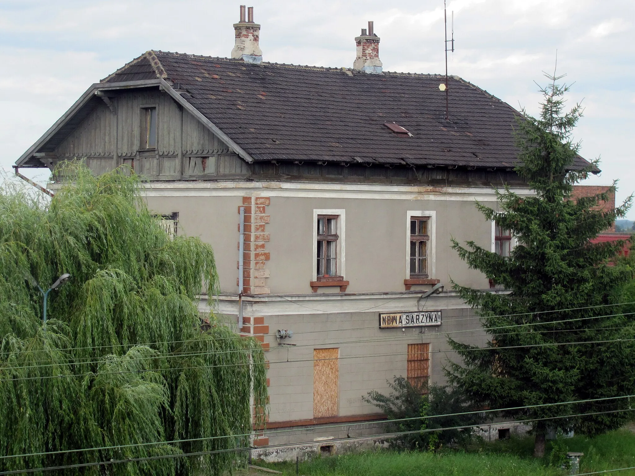 Photo showing: Budova nádraží v obci Nowa Sarzyna, Polsko