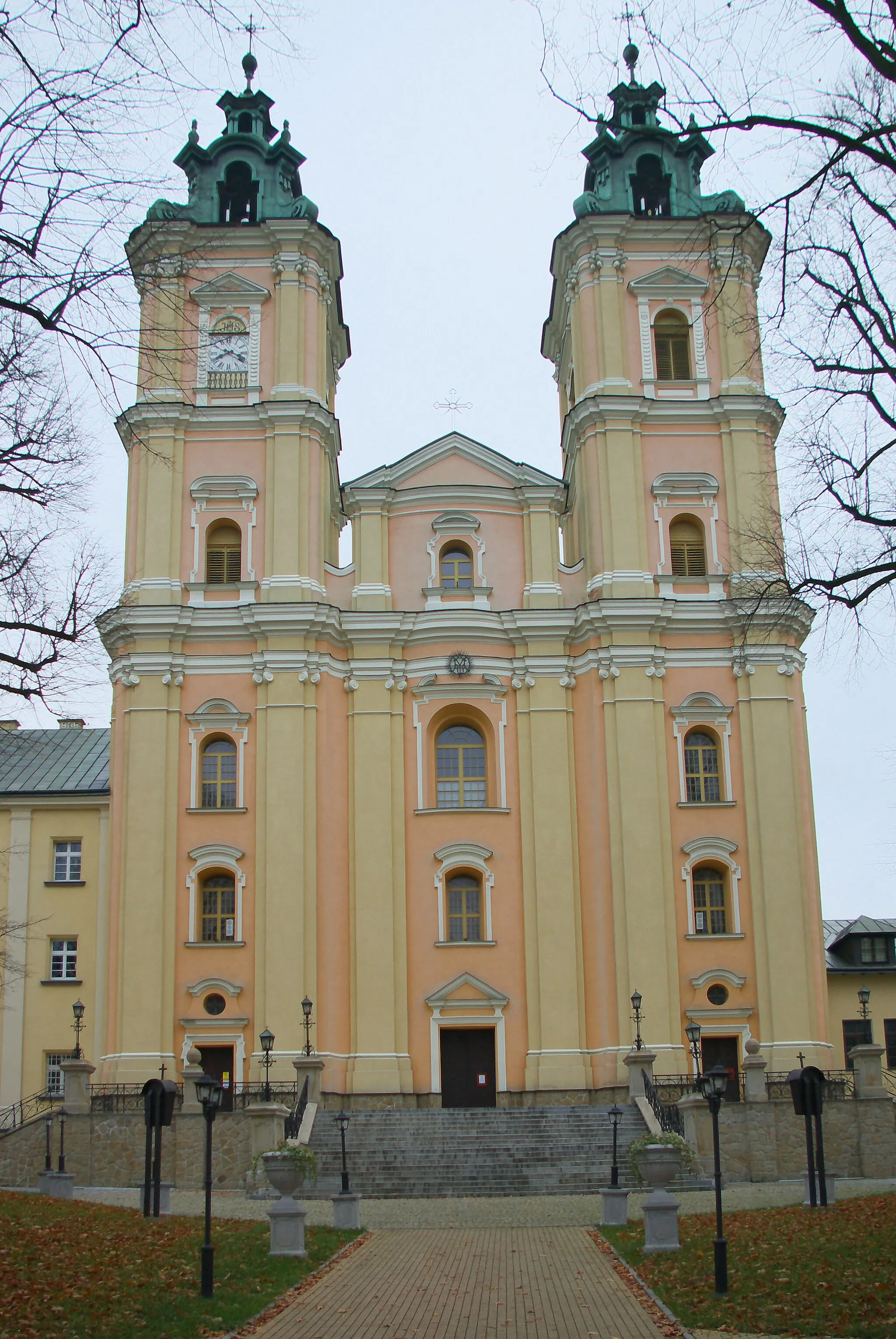 Photo showing: Bazylika Wniebowzięcia Najświętszej Maryi Panny w Starej Wsi (2017).