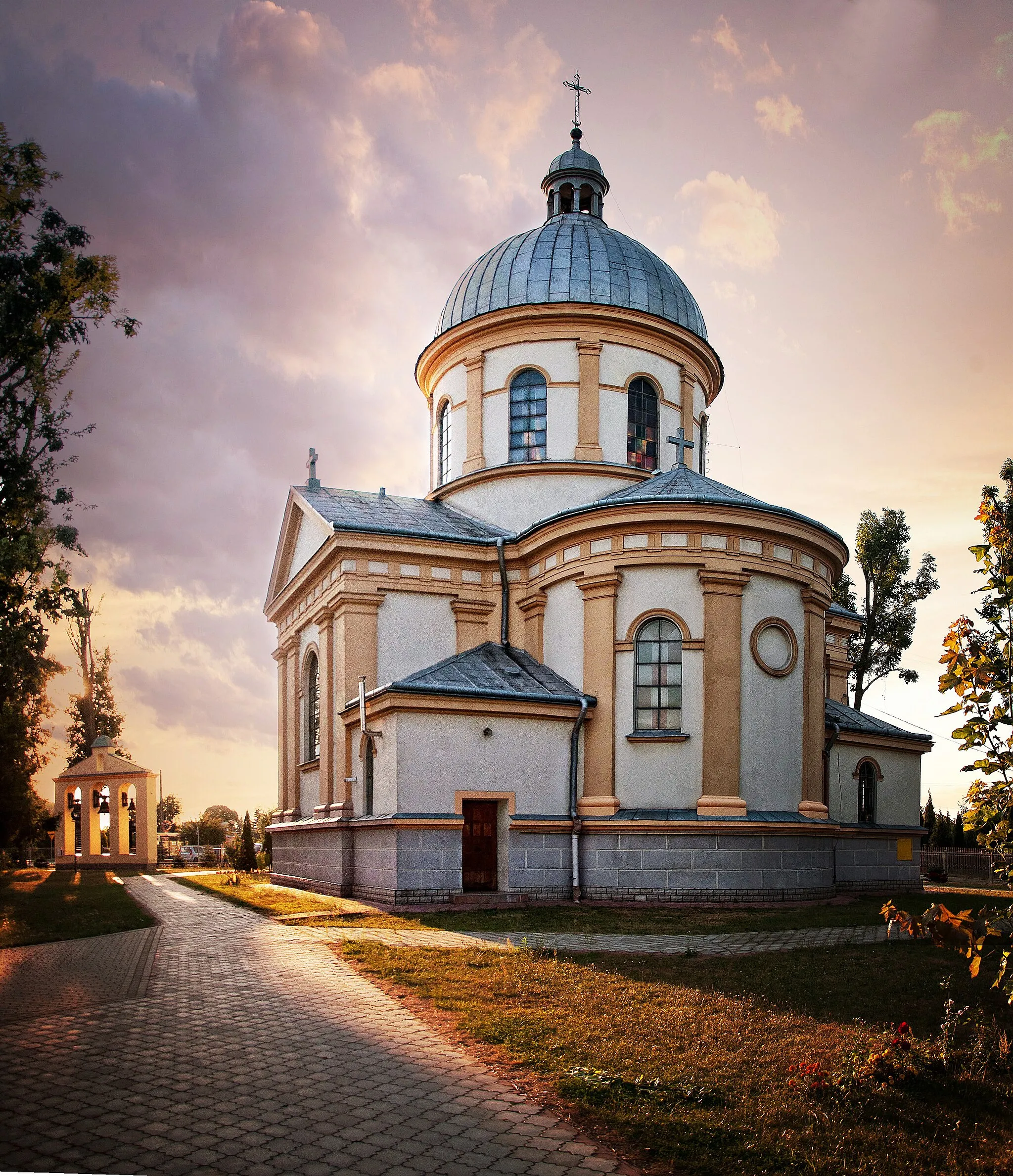 Photo showing: Dawna cerkiew greckokatolicka z XIX w., w Starym Mieście , obecnie rzymskokatolicki kościół parafialny pw. św. Andrzeja Boboli