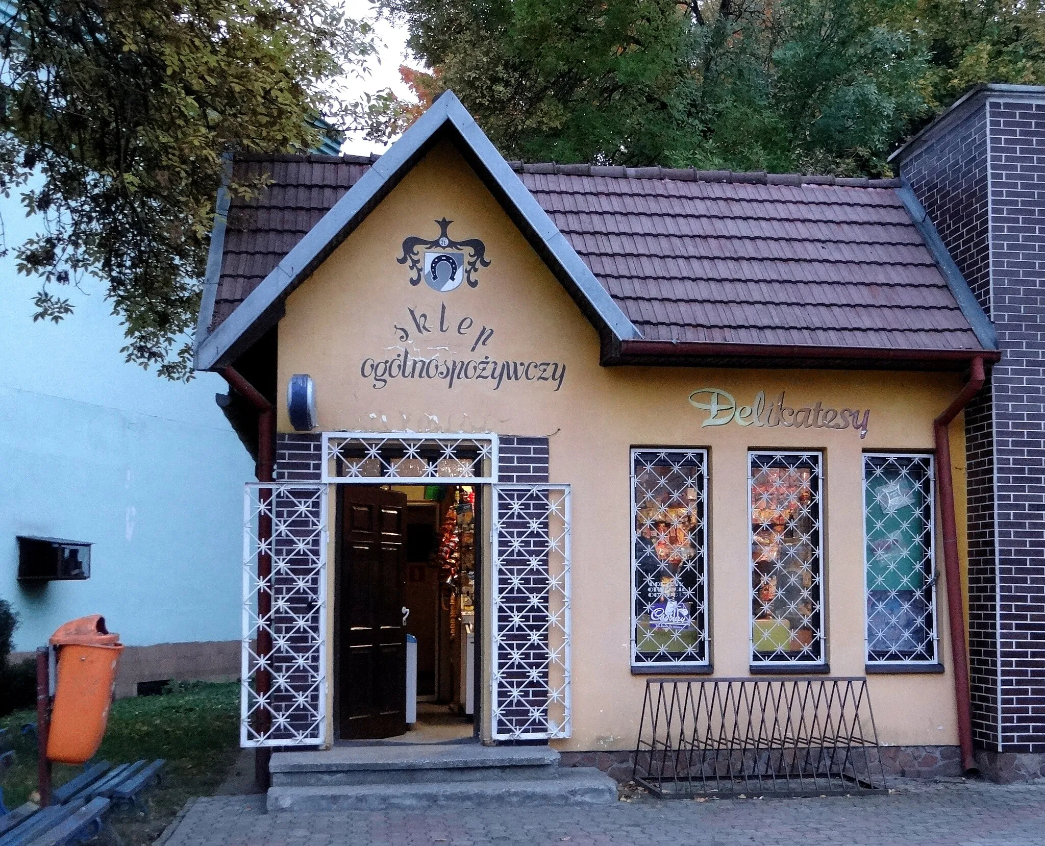 Photo showing: Ulanów - sklep spożywczy Delikatesy