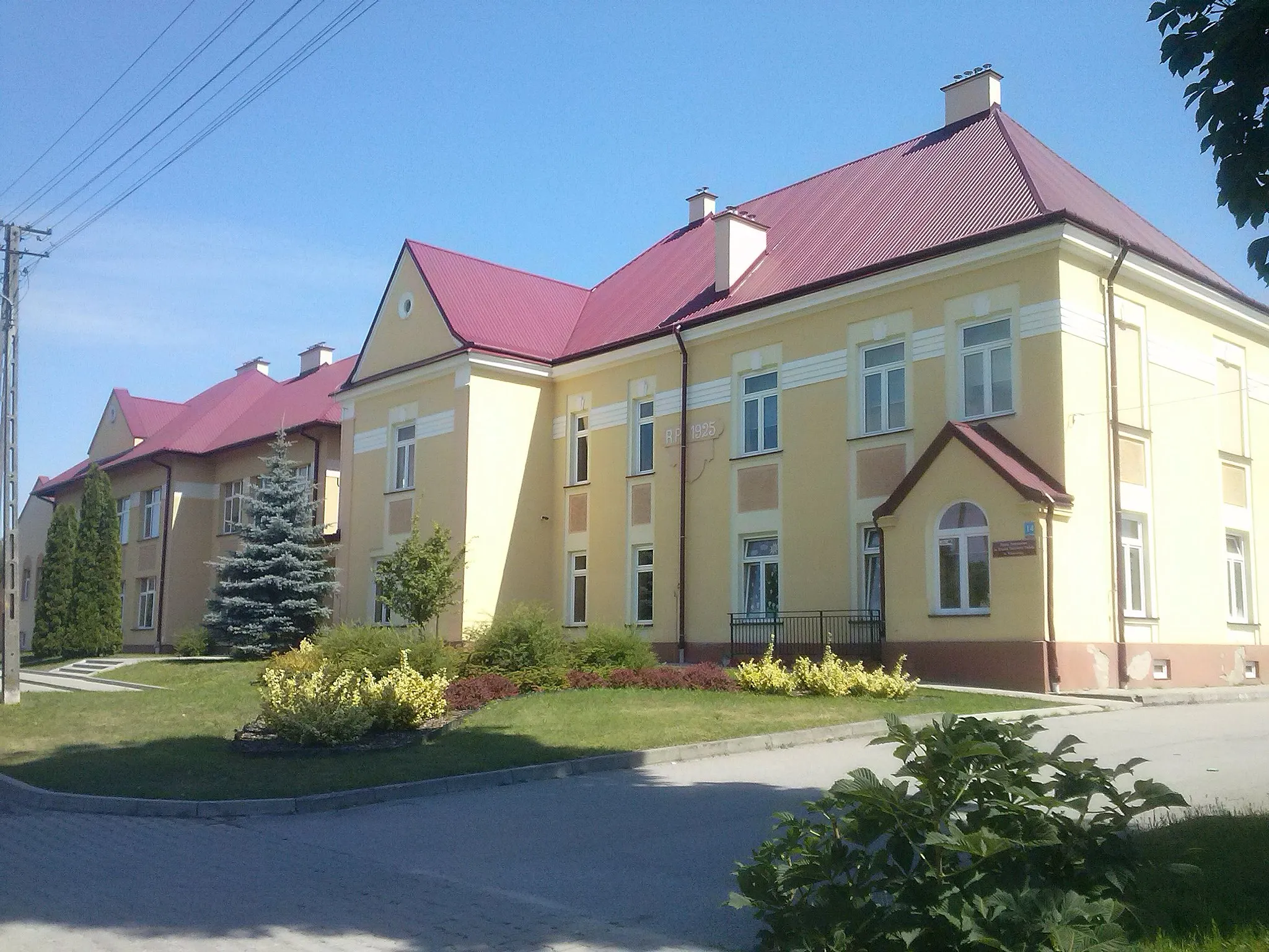Photo showing: Szkoła podstawowa w Wiązownicy