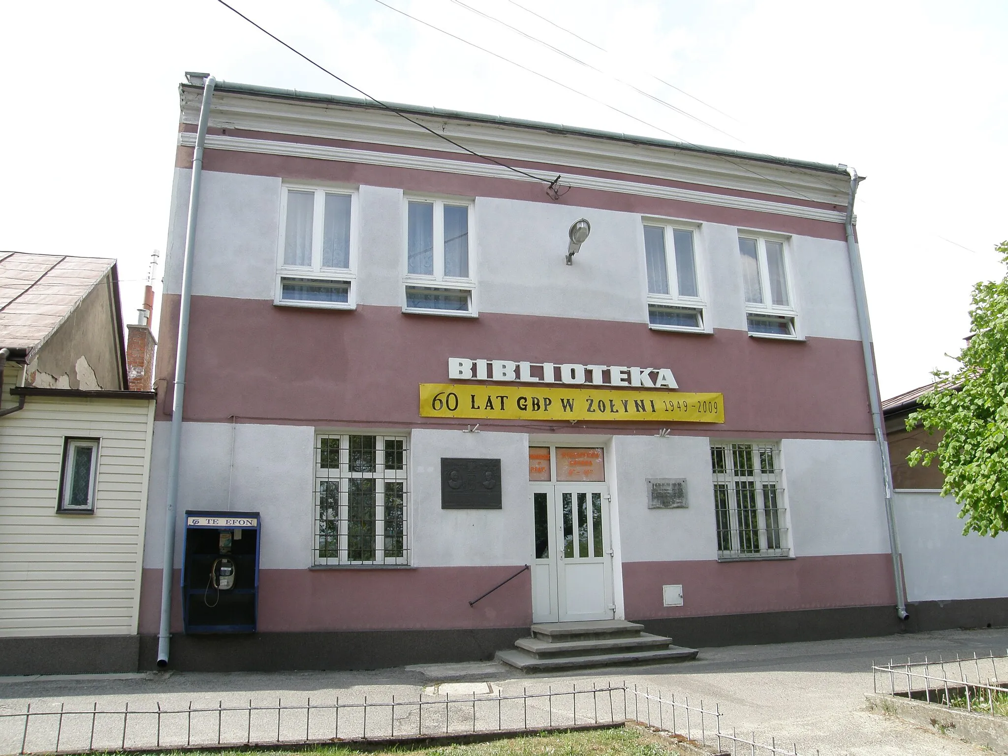 Photo showing: Żołynia - city library