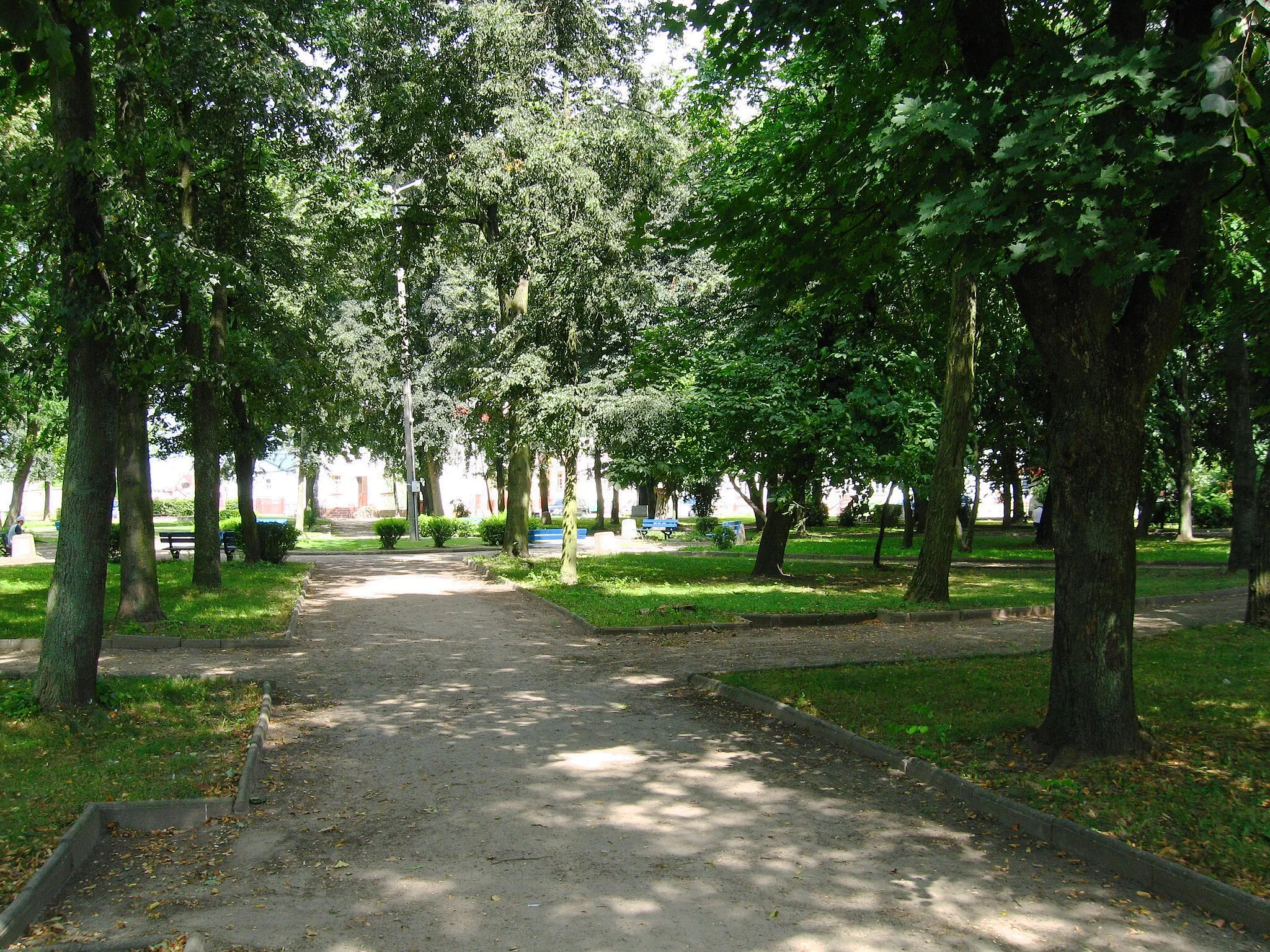 Photo showing: City square