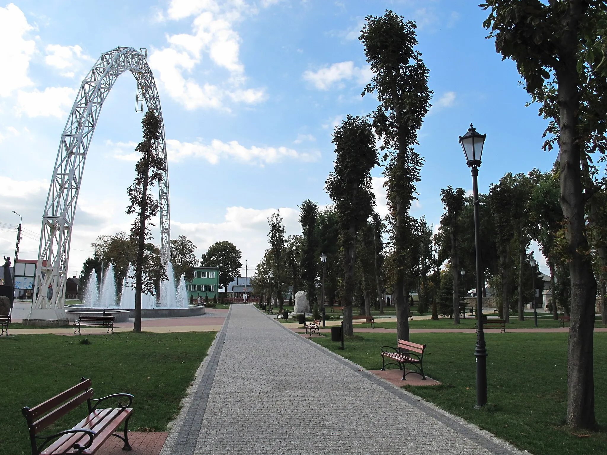 Photo showing: Jerzy Popiełuszko town park by Pl. Kościuszki street in Suchowola, gmina Suchowola, podlaskie, Poland