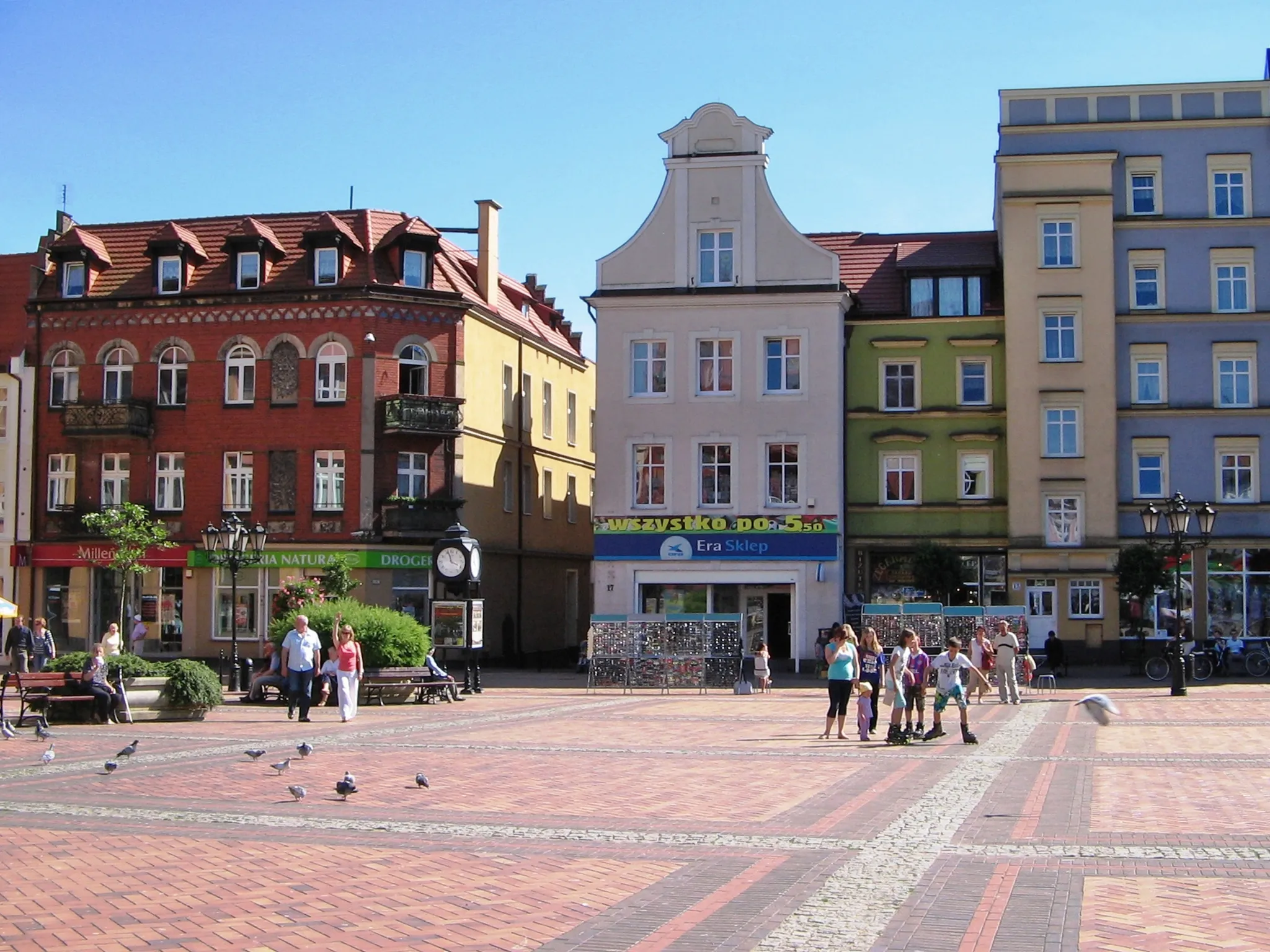 Photo showing: Kamienice starego miasta usytuowane przy rynku miejskim.