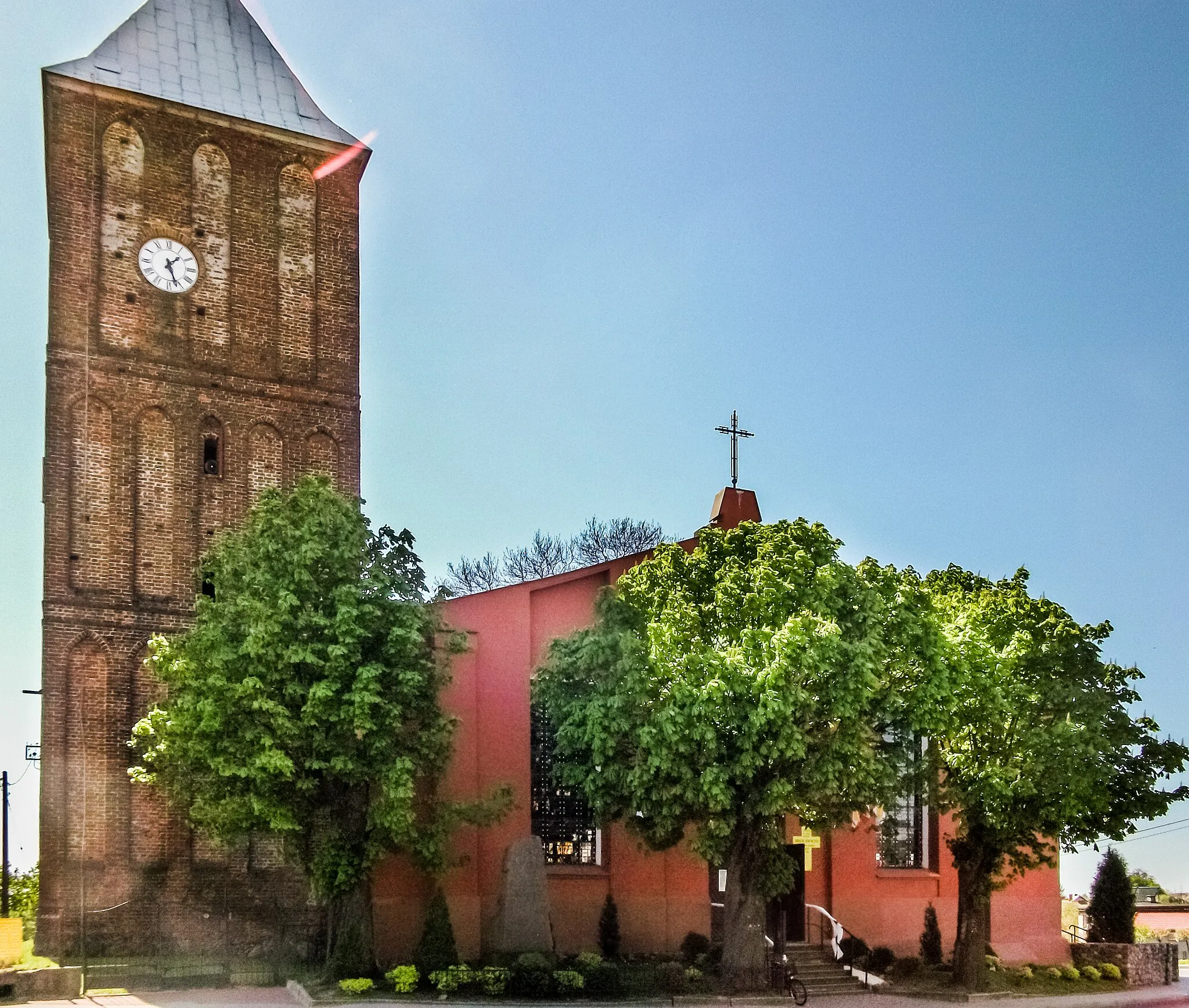 Photo showing: One of the churches in Gardeja - village in Poland