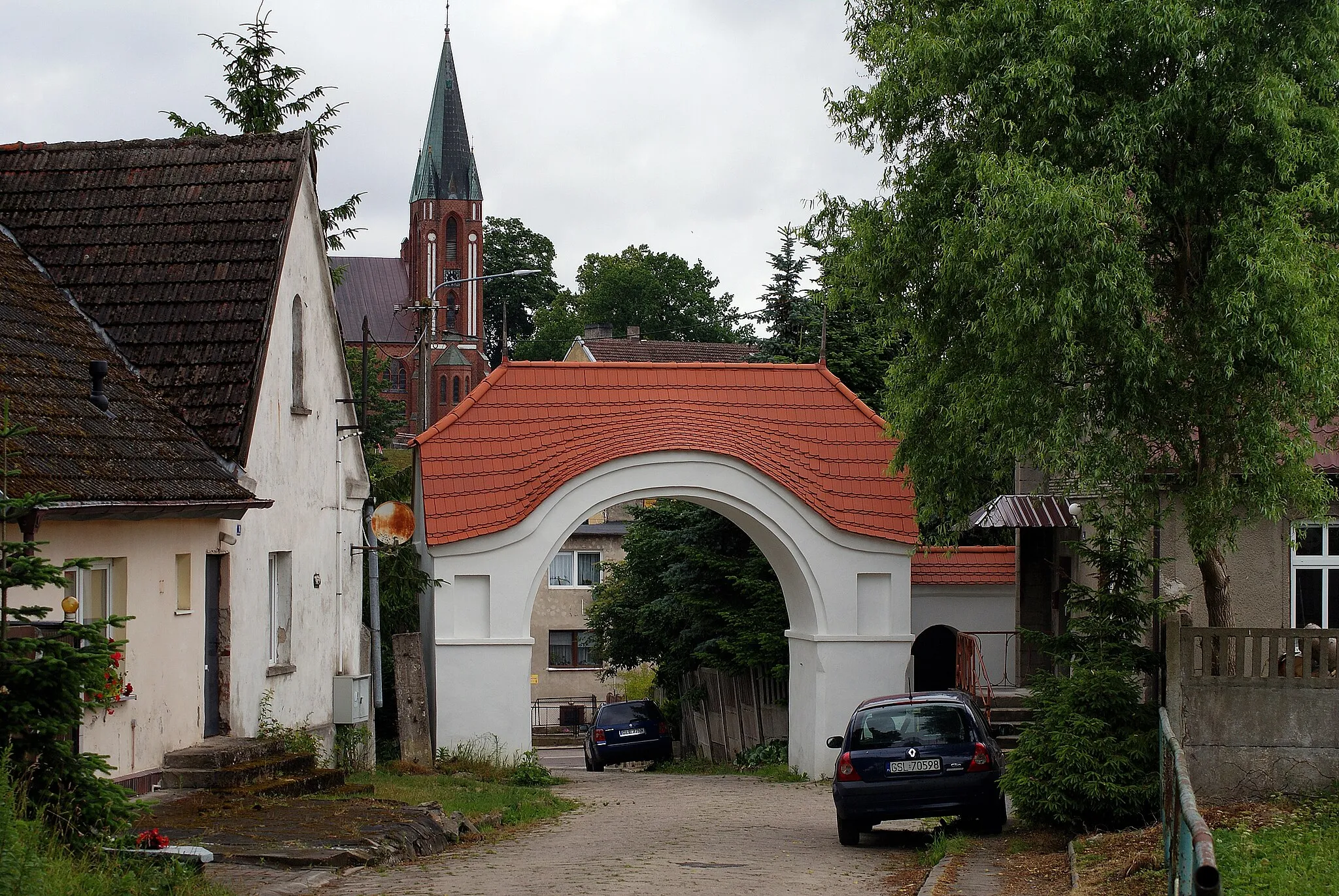 Photo showing: Brama pałacowa w Główczycach (wykorzystanie pliku możliwe tylko przy podaniu imienia i nazwiska autora według wzoru: fot. Karol Szejner/Wikipedia)