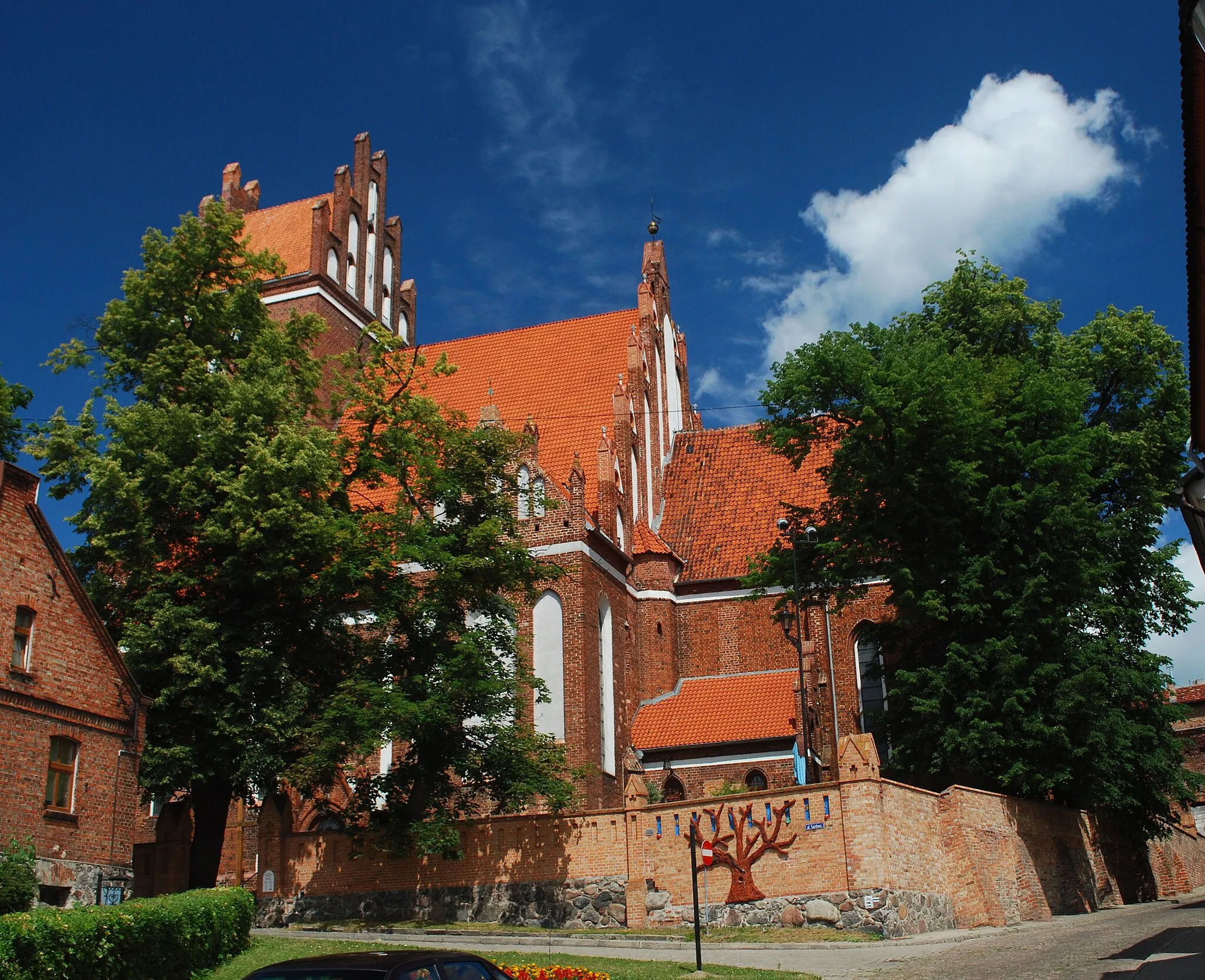 Photo showing: Kościół św. Mikołaja w Gniewie, widok z ul. Sambora.