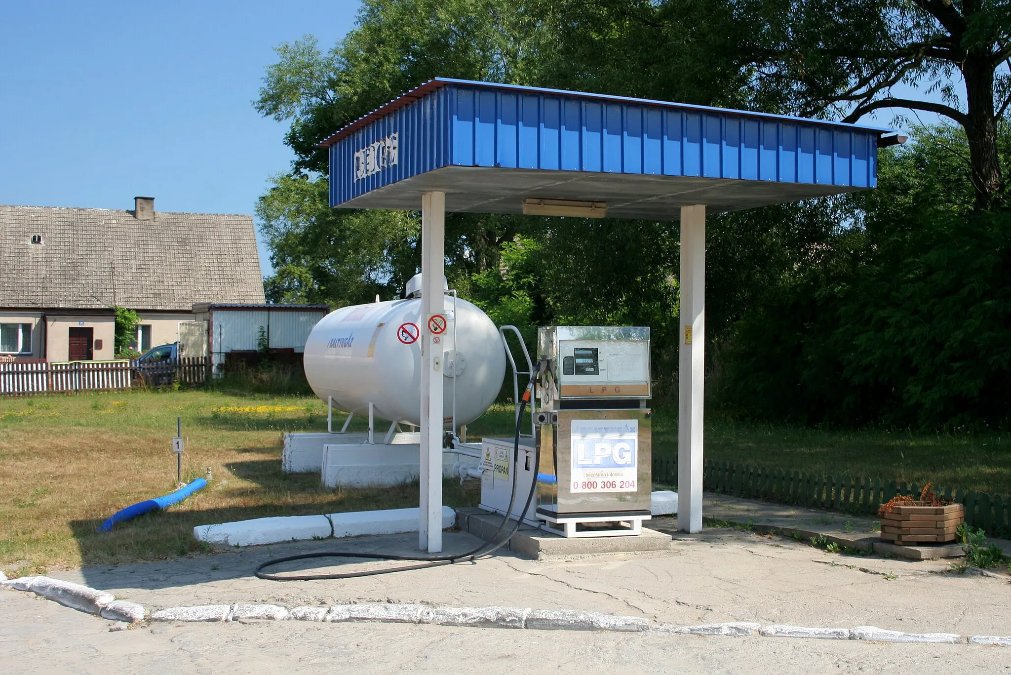 Photo showing: Gas station in Gniewino.