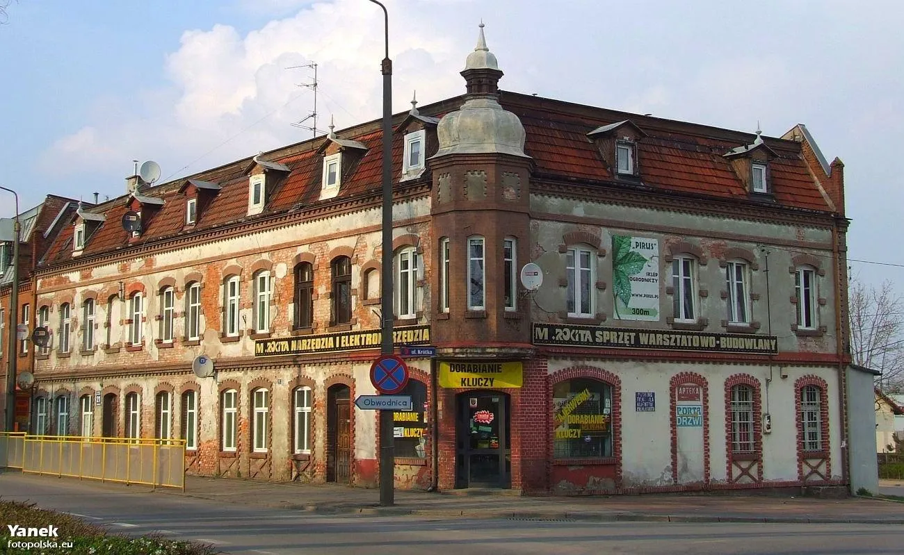 Photo showing: Budynek narożny, ulic Grunwaldzkiej i Krótkiej. Widok od południa.