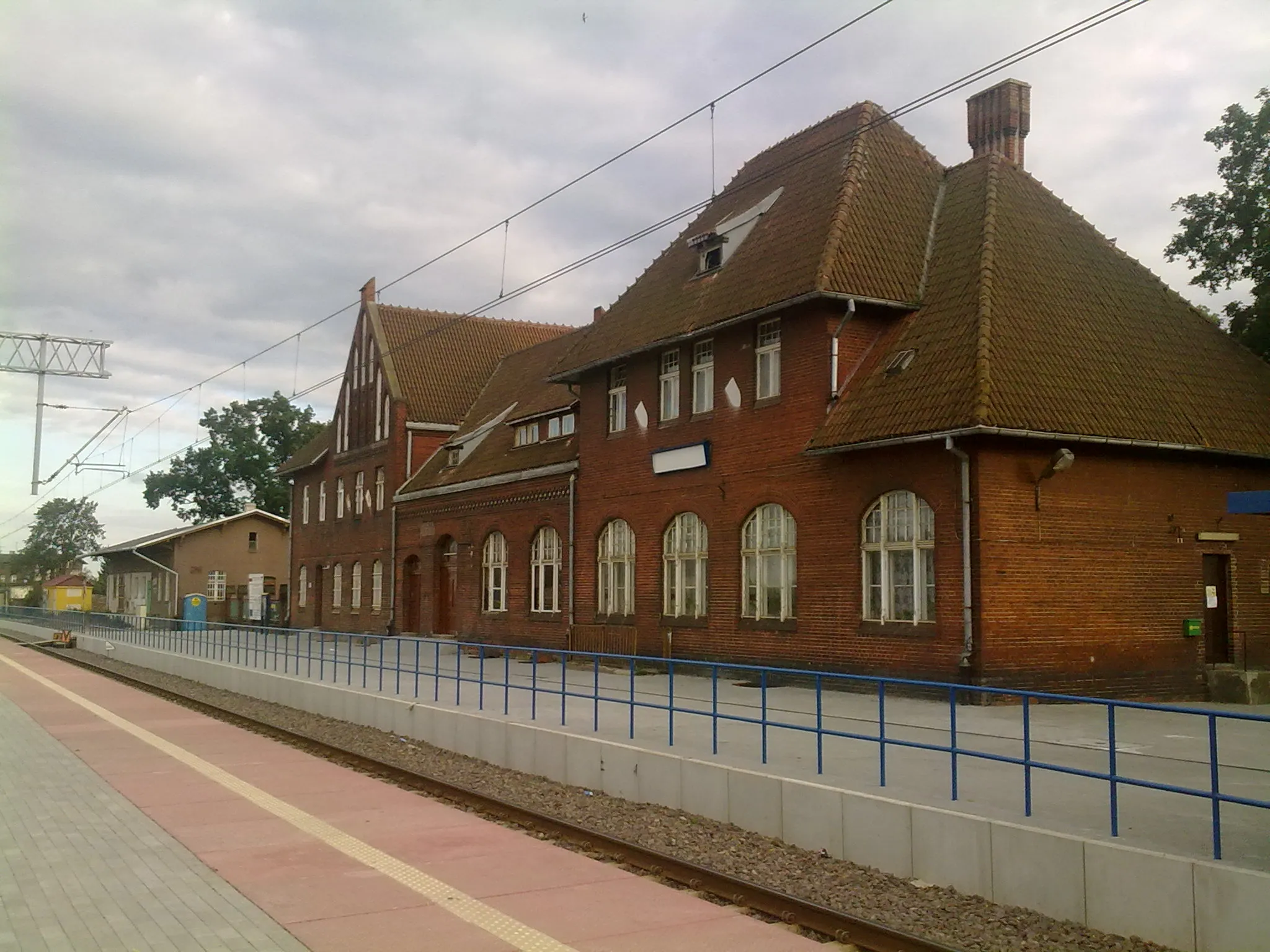 Photo showing: Building of Pszczółki train station