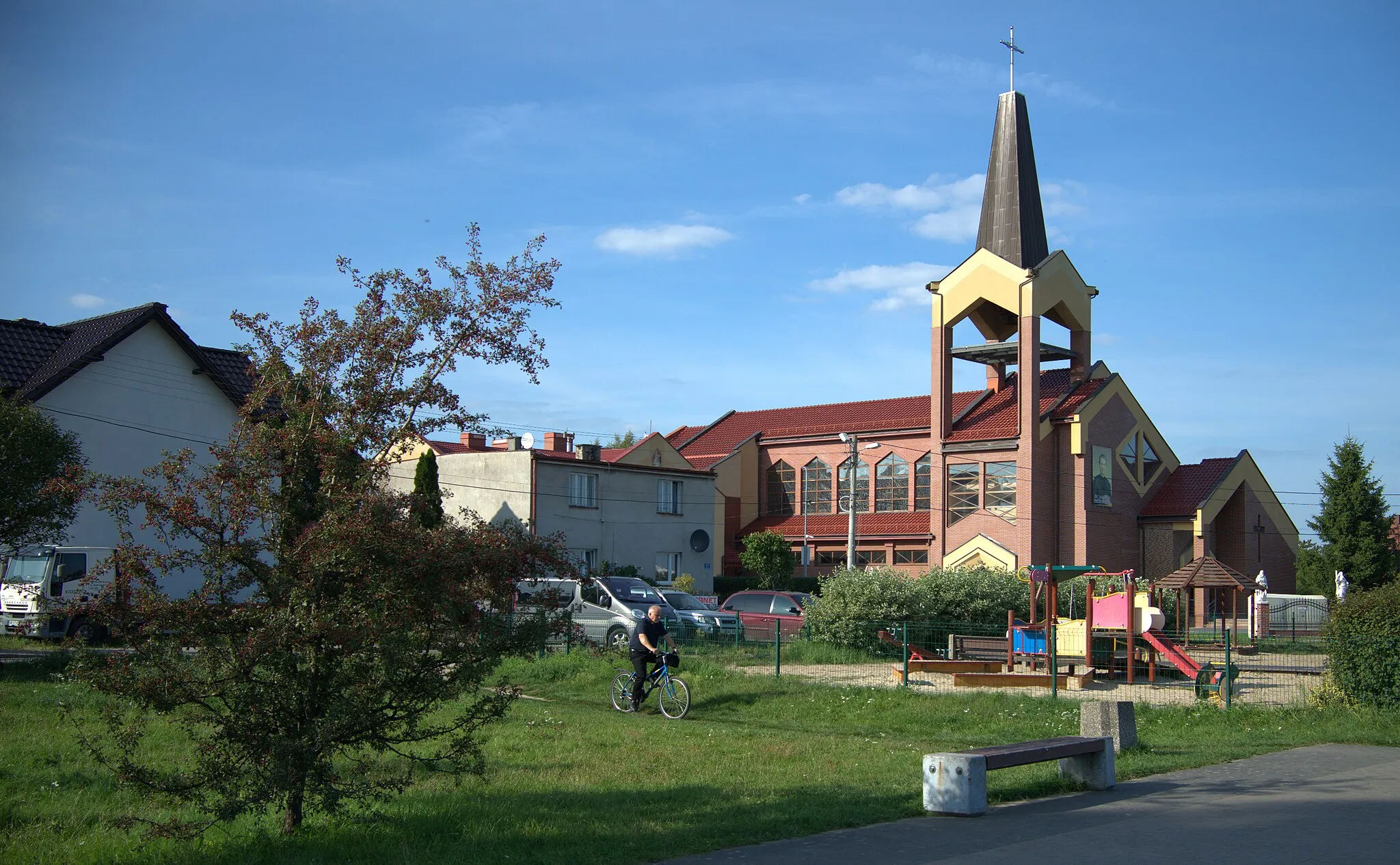 Photo showing: Rumia - rzymskokatolicki kościół parafialny pw. bł. Edmunda Bojanowskiego.