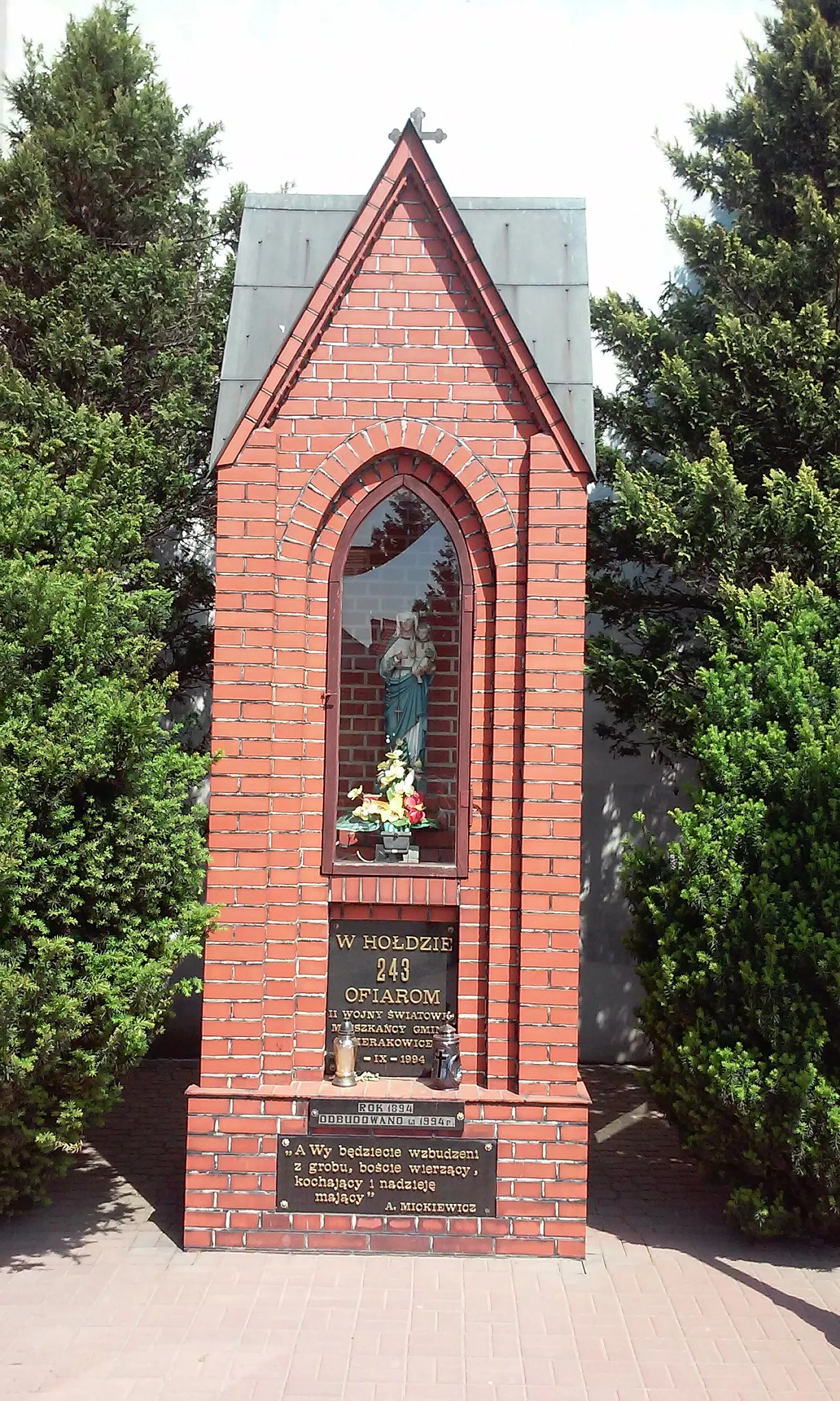 Photo showing: Sierakowice (Pomerania), Marian shrine, memorial to the victims of IIWW