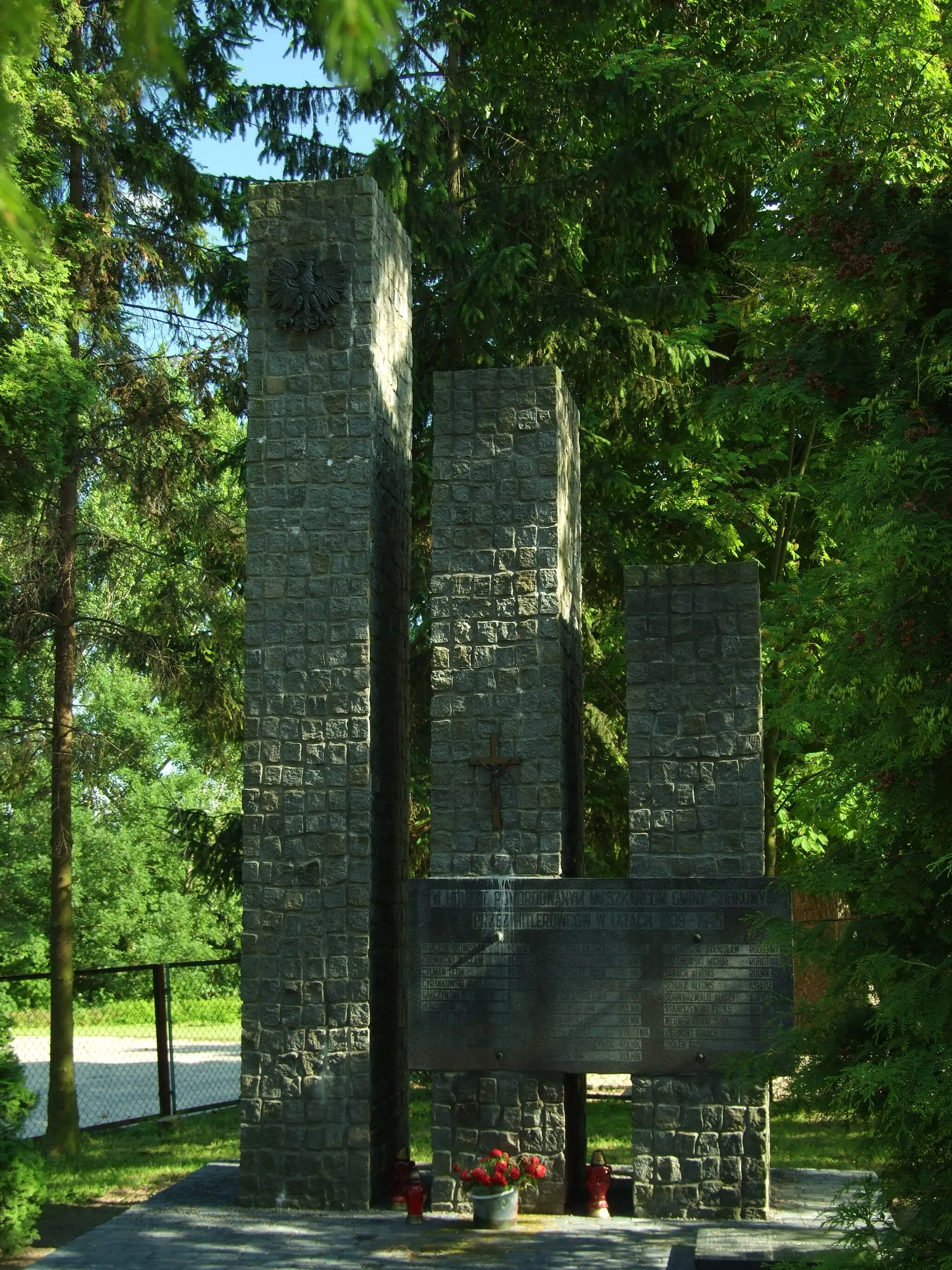 Photo showing: WWII war wictims memorial in the village of Subkowy, Pomeranian voivodeship, Poland