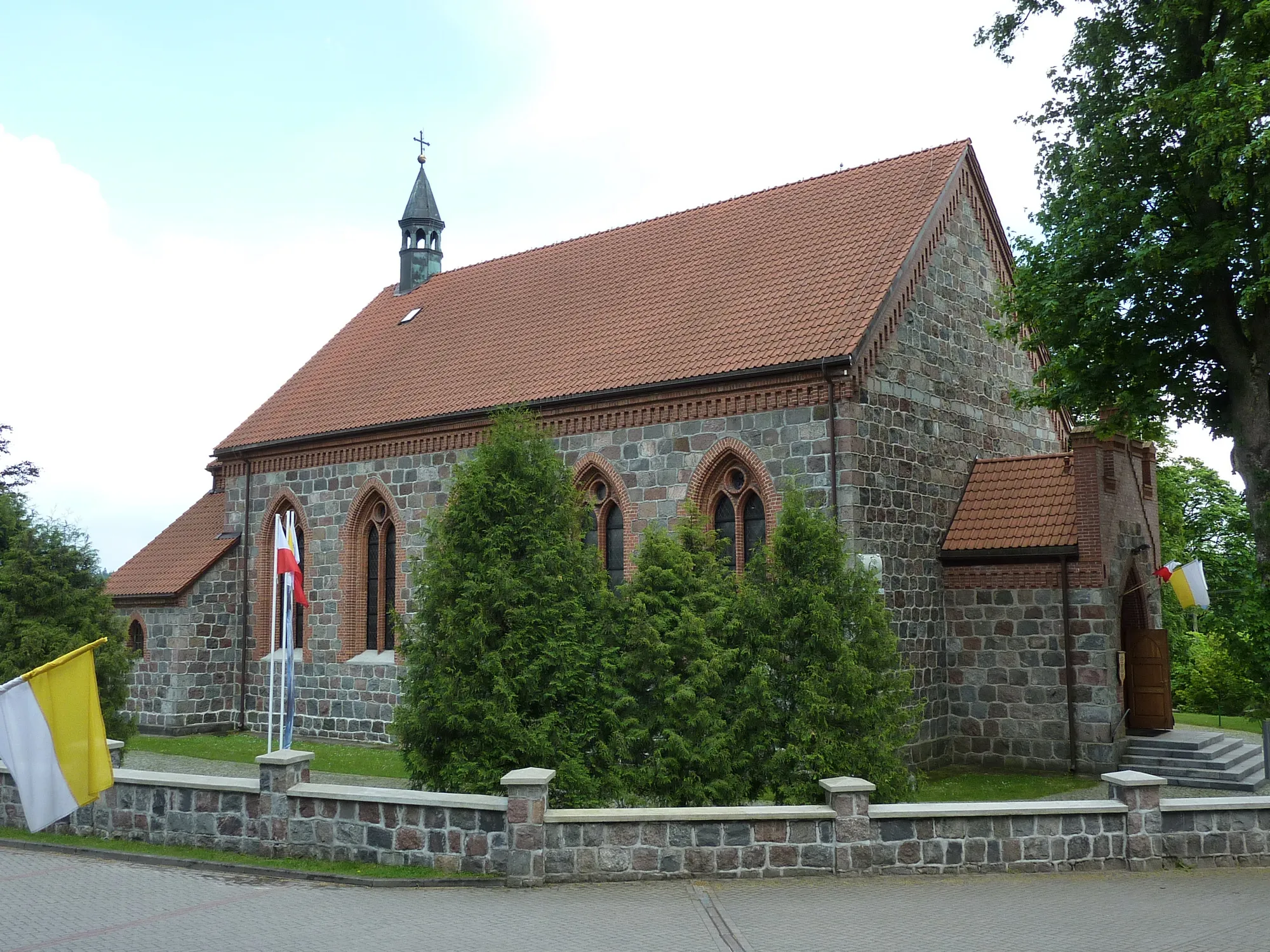Photo showing: Kościół pw. Świętej Trójcy we wsi Sulęczyno (gmina Sulęczyno).