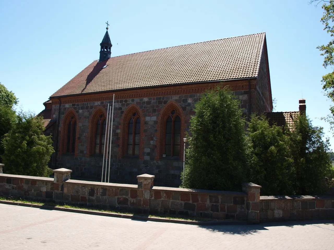Photo showing: Holy Trinity church in Sulęczyno