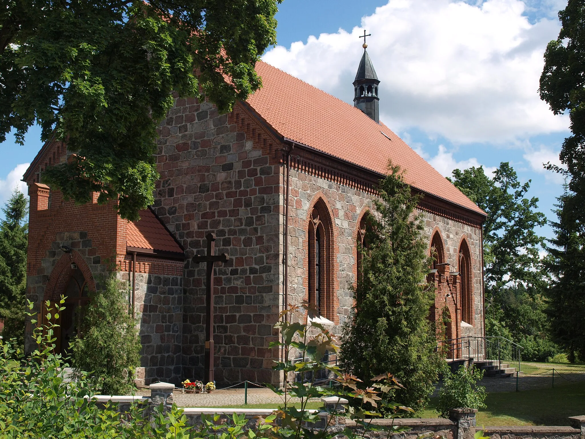 Photo showing: Kościół pw. Świetej Trójcy w Sulęczynie. Adres: ul. Kościelna 1, Sulęczyno, gm. Sulęczyno, pow. kartuski