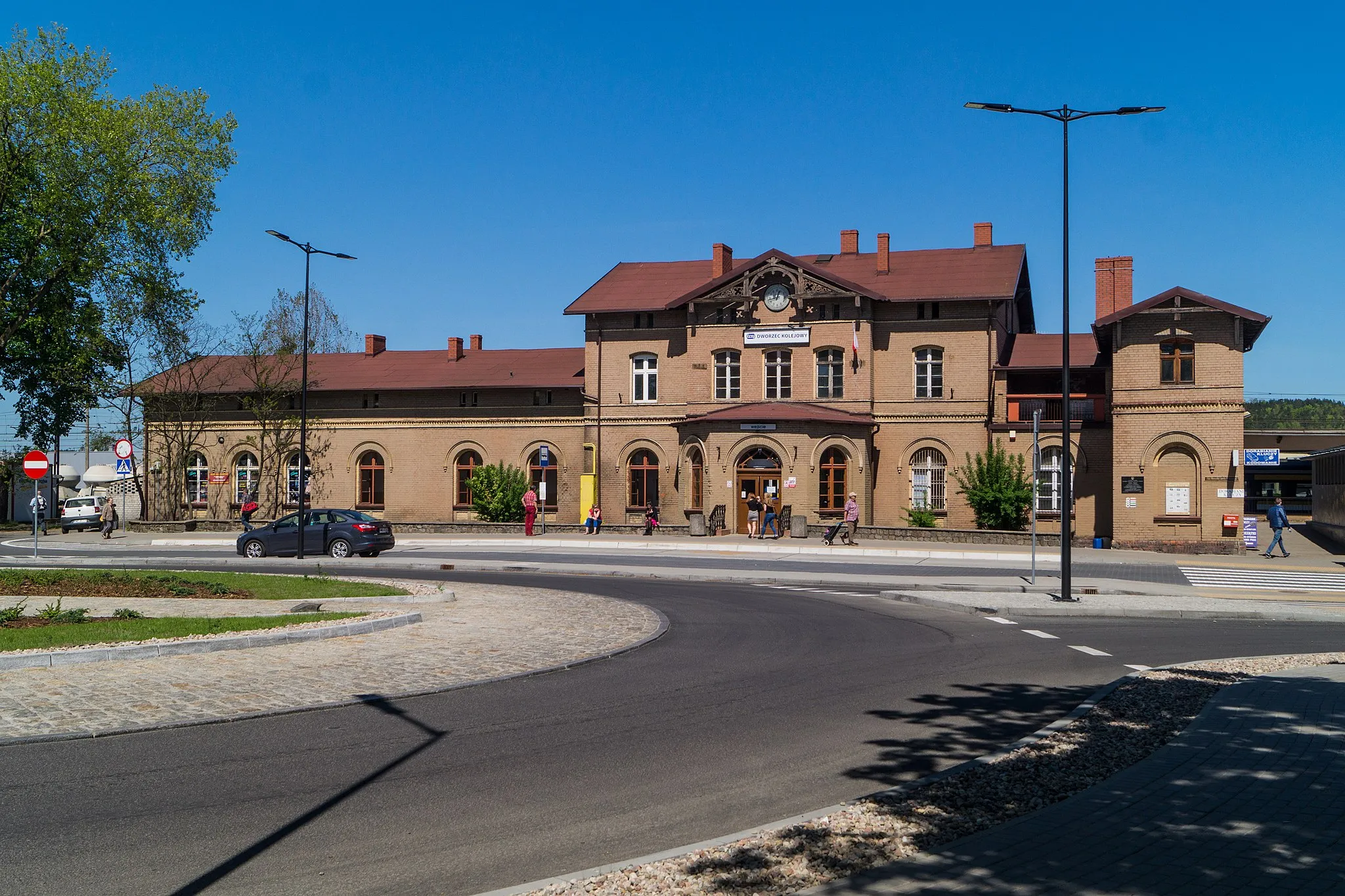 Photo showing: Dworzec PKP w Wejherowie wraz z nowym układem drogowym.