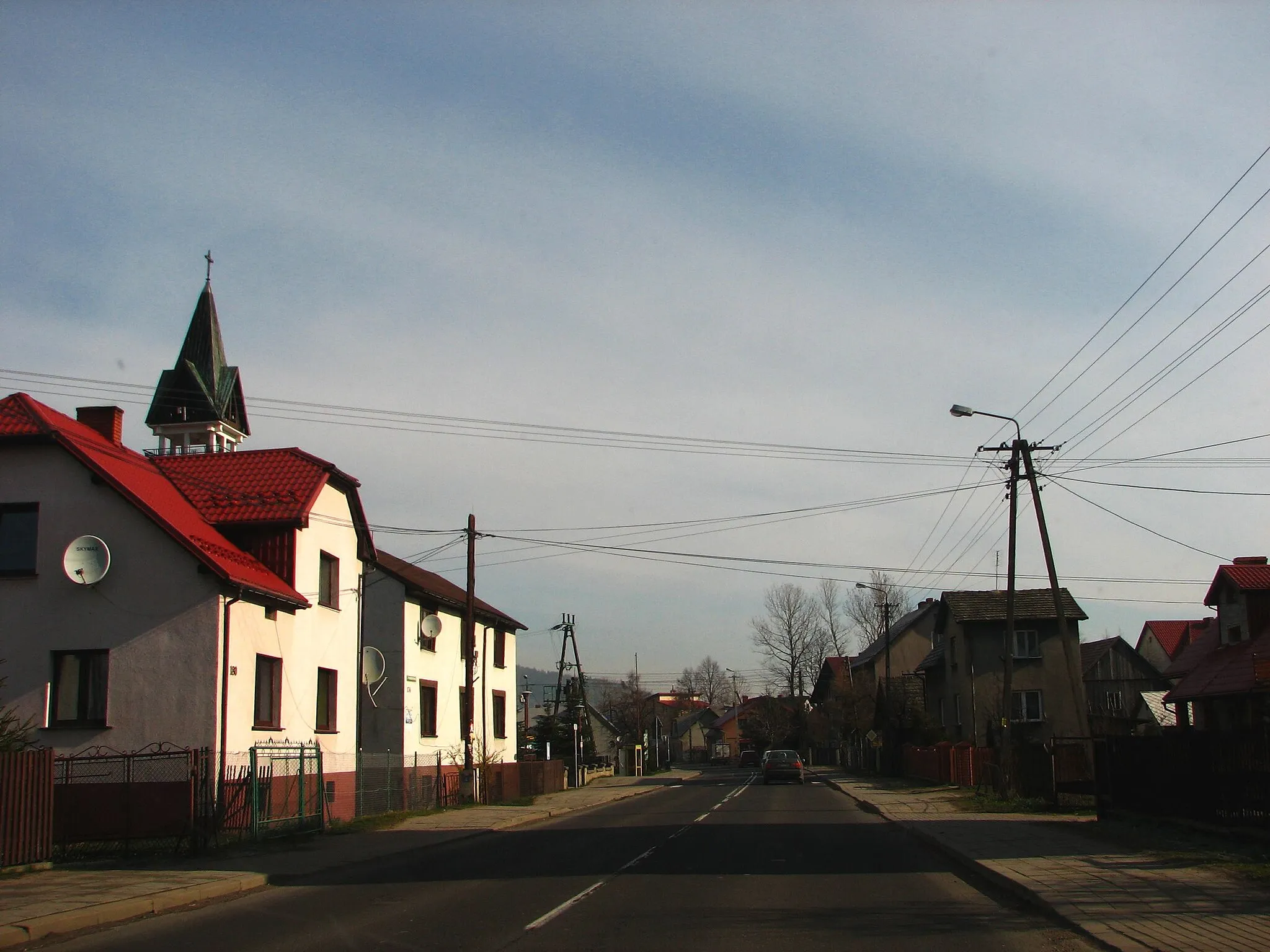 Photo showing: A main road in Cisiec, Poland.