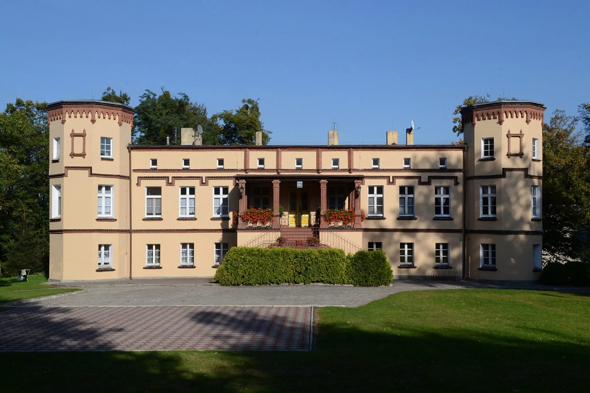 Photo showing: Fasada pałacu w Czernicy
Czernica, ul. Wolności 39, Gaszowice