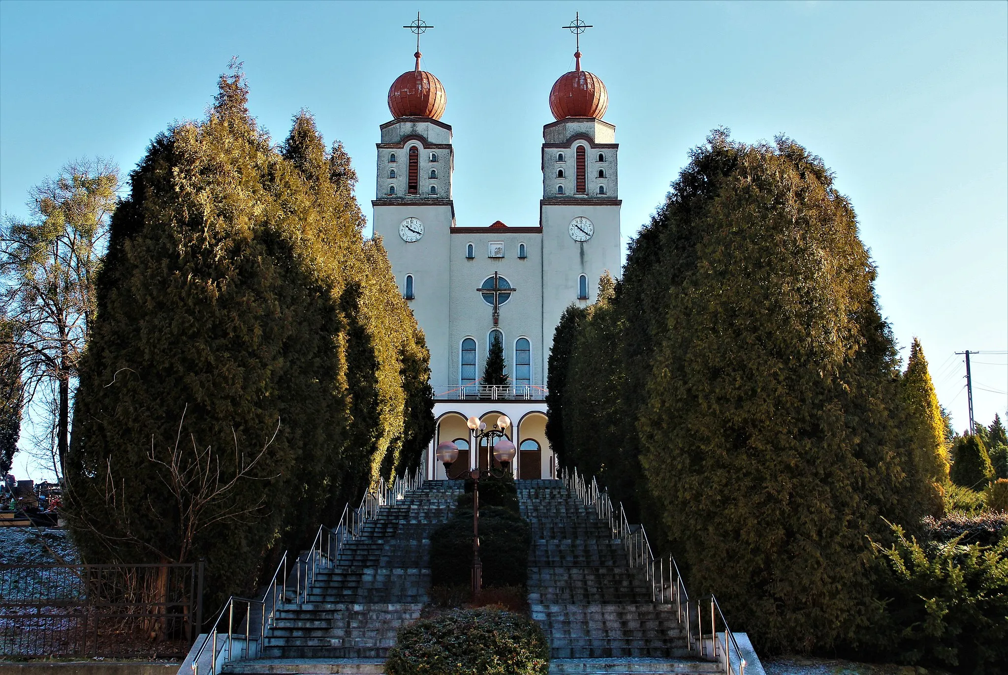 Photo showing: Kościół Najświętszej Maryi Panny Królowej Polski w Czernicy – rzymskokatolicki kościół parafialny zlokalizowany we wsi Czernica (powiat rybnicki, województwo śląskie). Funkcjonuje przy nim parafia Najświętszej Maryi Panny Królowej Polski.