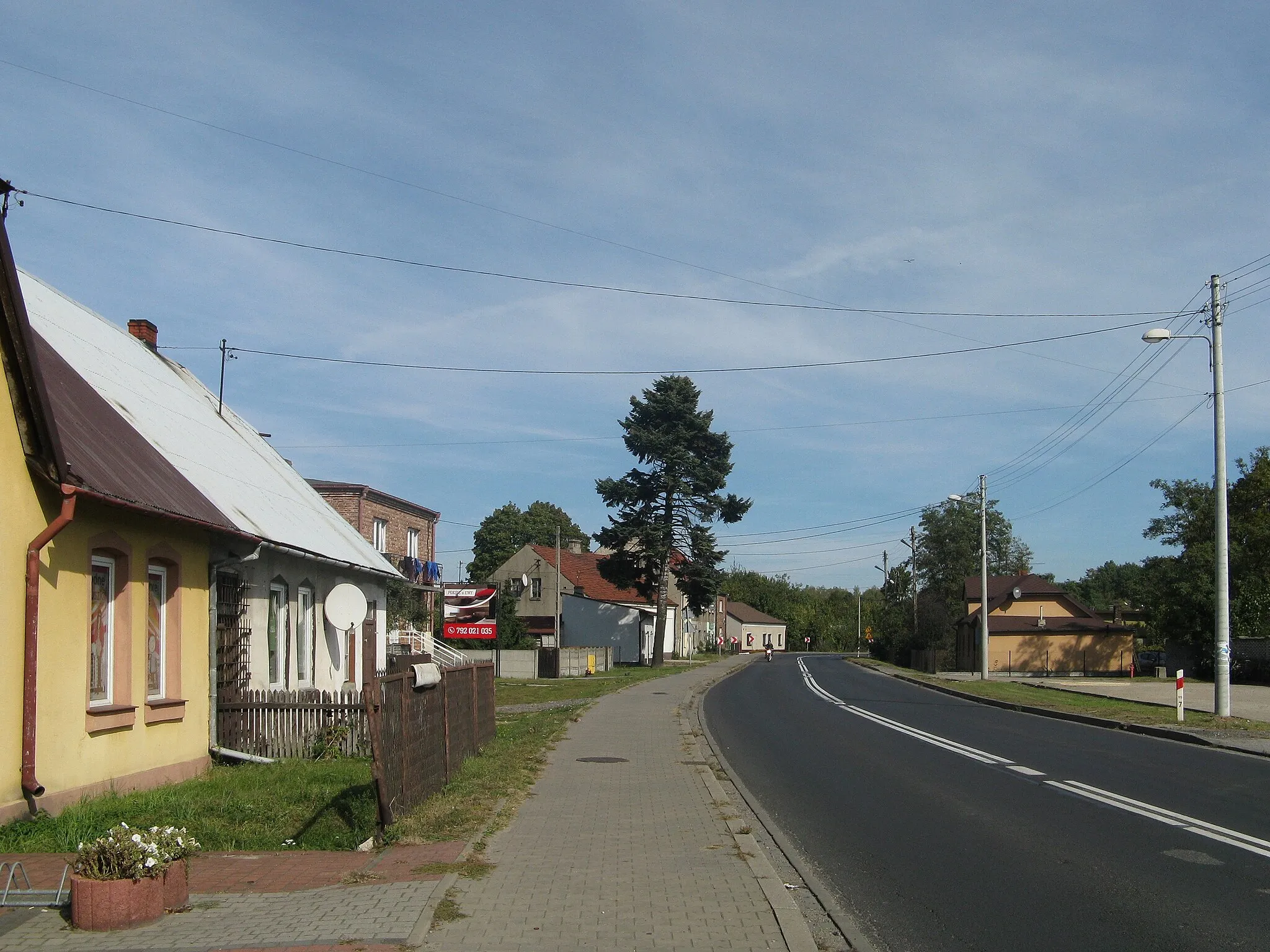 Photo showing: Zabudowania przy ulicy Lublinieckiej w Herbach.