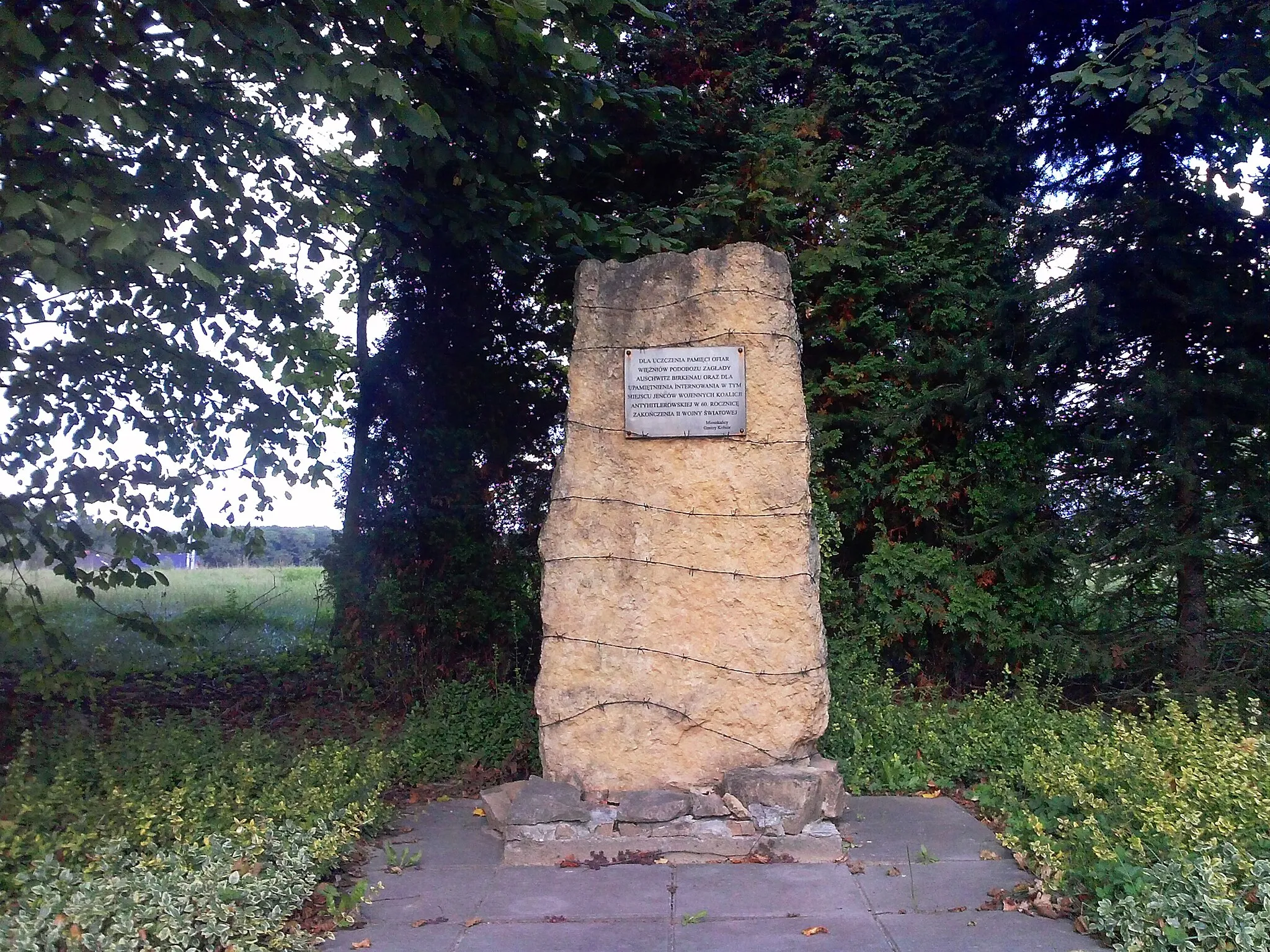 Photo showing: Pomnik upamiętniający podobóz KL Auschwitz-Birkenau w Kobiórze.
